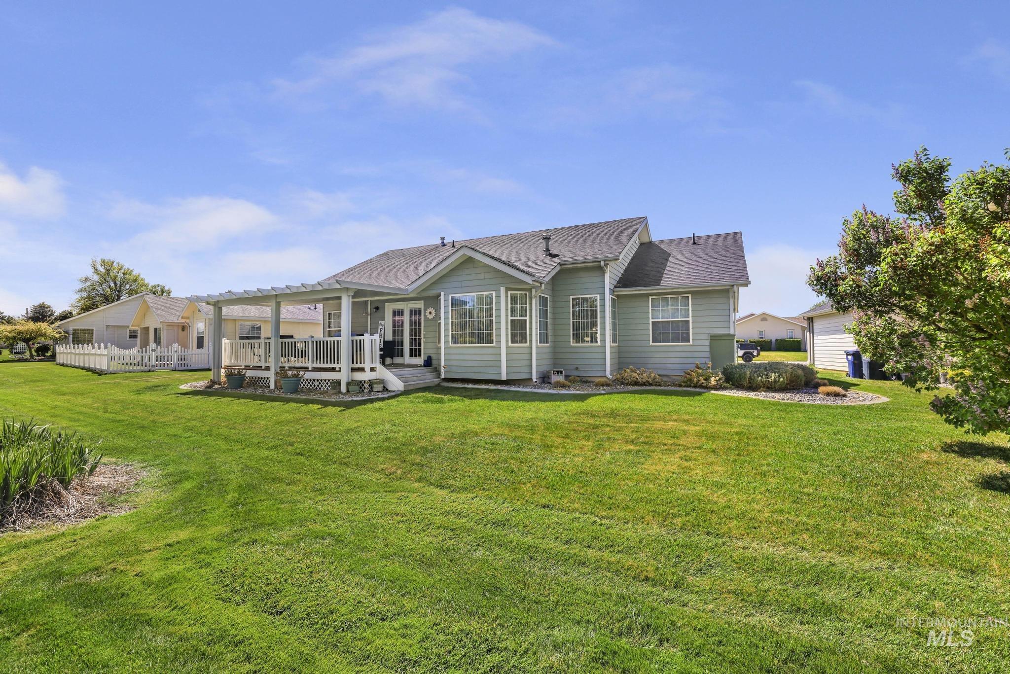 1558 Brookside Loop, Twin Falls, Idaho 83301-3470, 3 Bedrooms, 2 Bathrooms, Residential For Sale, Price $420,369,MLS 98983546