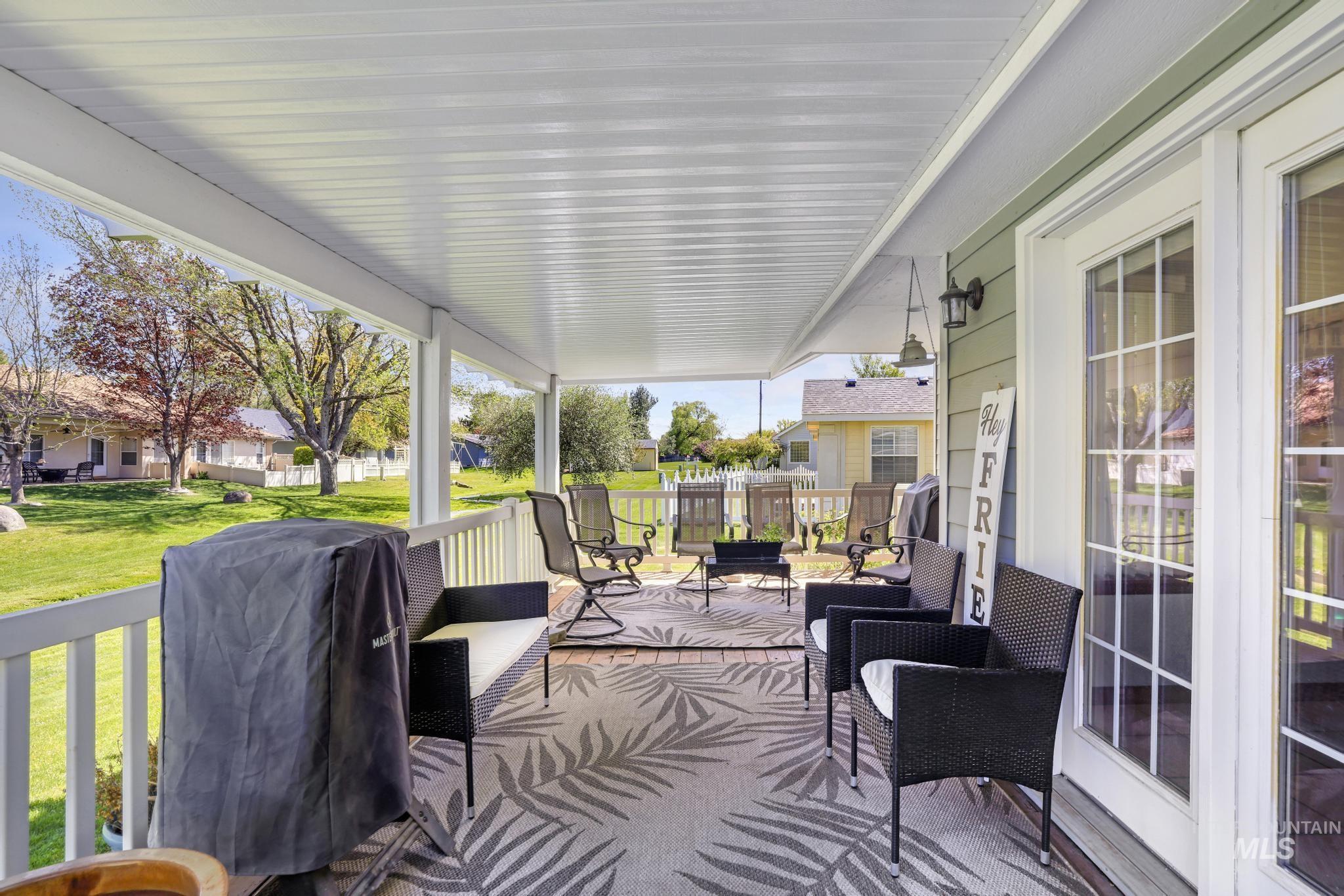 1558 Brookside Loop, Twin Falls, Idaho 83301-3470, 3 Bedrooms, 2 Bathrooms, Residential For Sale, Price $420,369,MLS 98983546