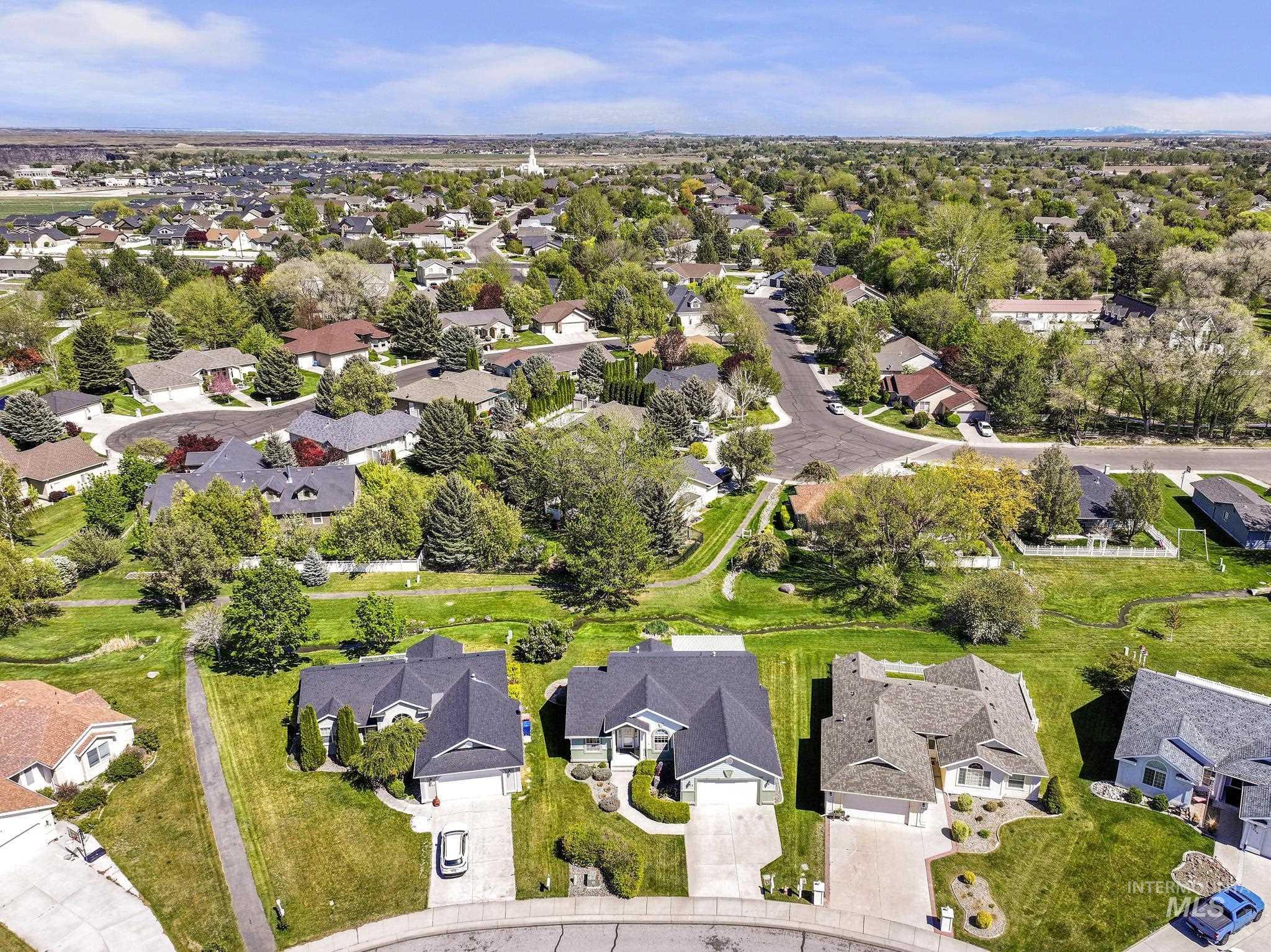 1558 Brookside Loop, Twin Falls, Idaho 83301-3470, 3 Bedrooms, 2 Bathrooms, Residential For Sale, Price $420,369,MLS 98983546