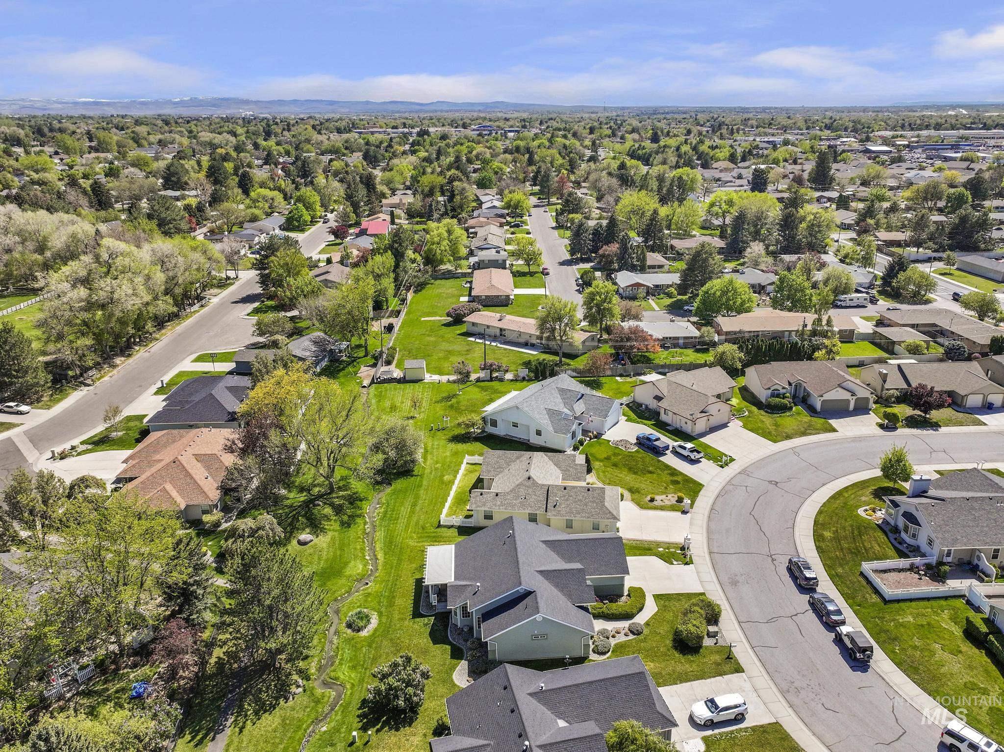 1558 Brookside Loop, Twin Falls, Idaho 83301-3470, 3 Bedrooms, 2 Bathrooms, Residential For Sale, Price $420,369,MLS 98983546