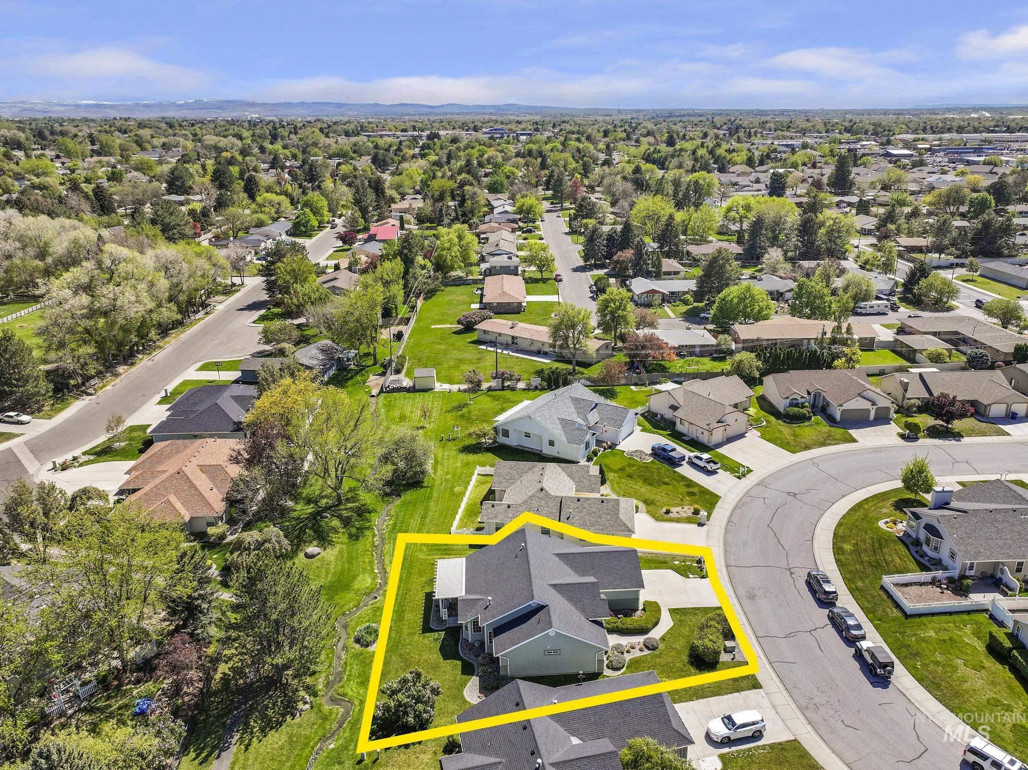 1558 Brookside Loop, Twin Falls, Idaho 83301-3470, 3 Bedrooms, 2 Bathrooms, Residential For Sale, Price $420,369,MLS 98983546