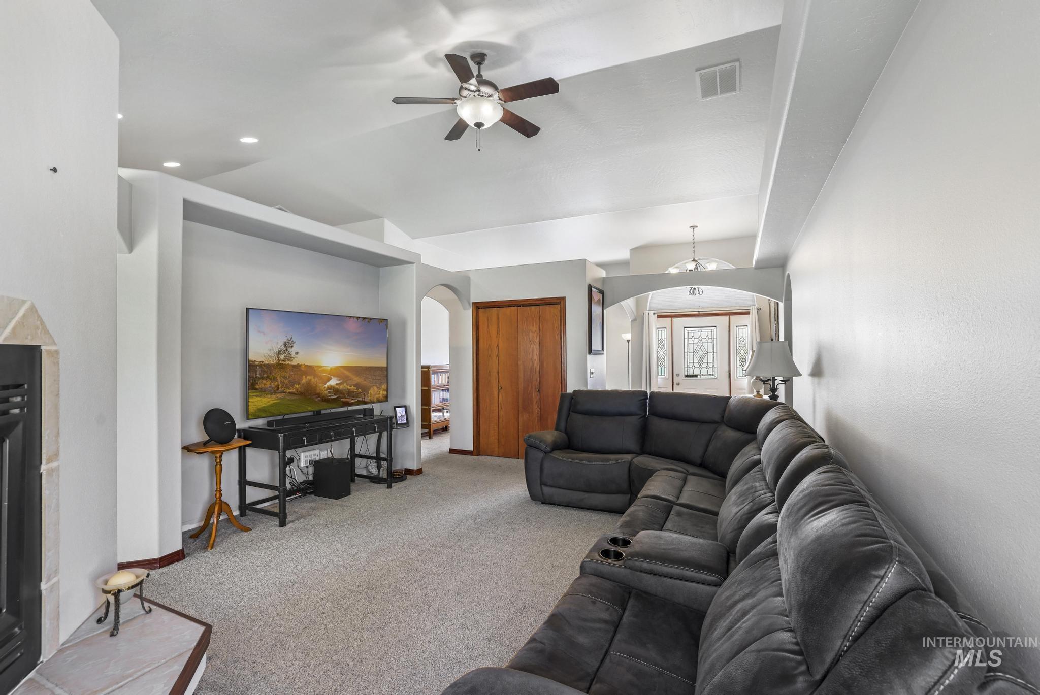 1558 Brookside Loop, Twin Falls, Idaho 83301-3470, 3 Bedrooms, 2 Bathrooms, Residential For Sale, Price $420,369,MLS 98983546