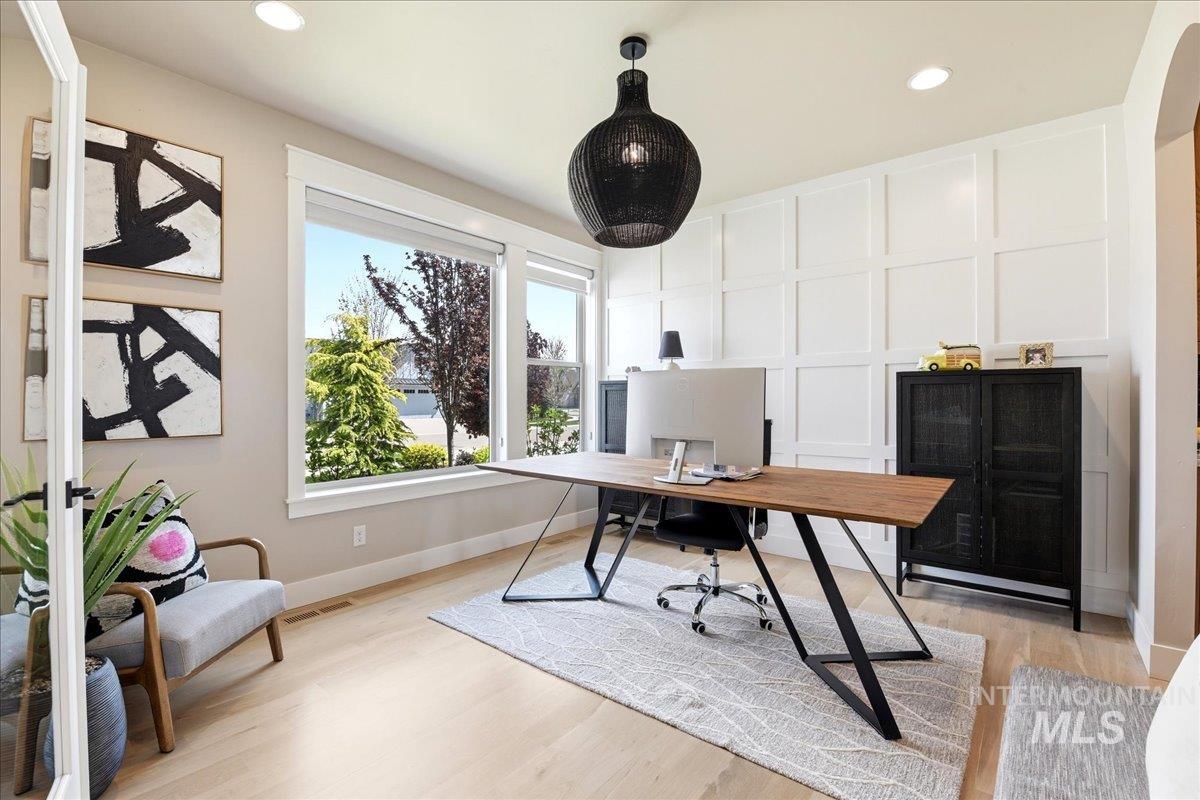 761 S Short Ln, Eagle, Idaho 83616, 4 Bedrooms, 3.5 Bathrooms, Residential For Sale, Price $1,295,000, 98983547