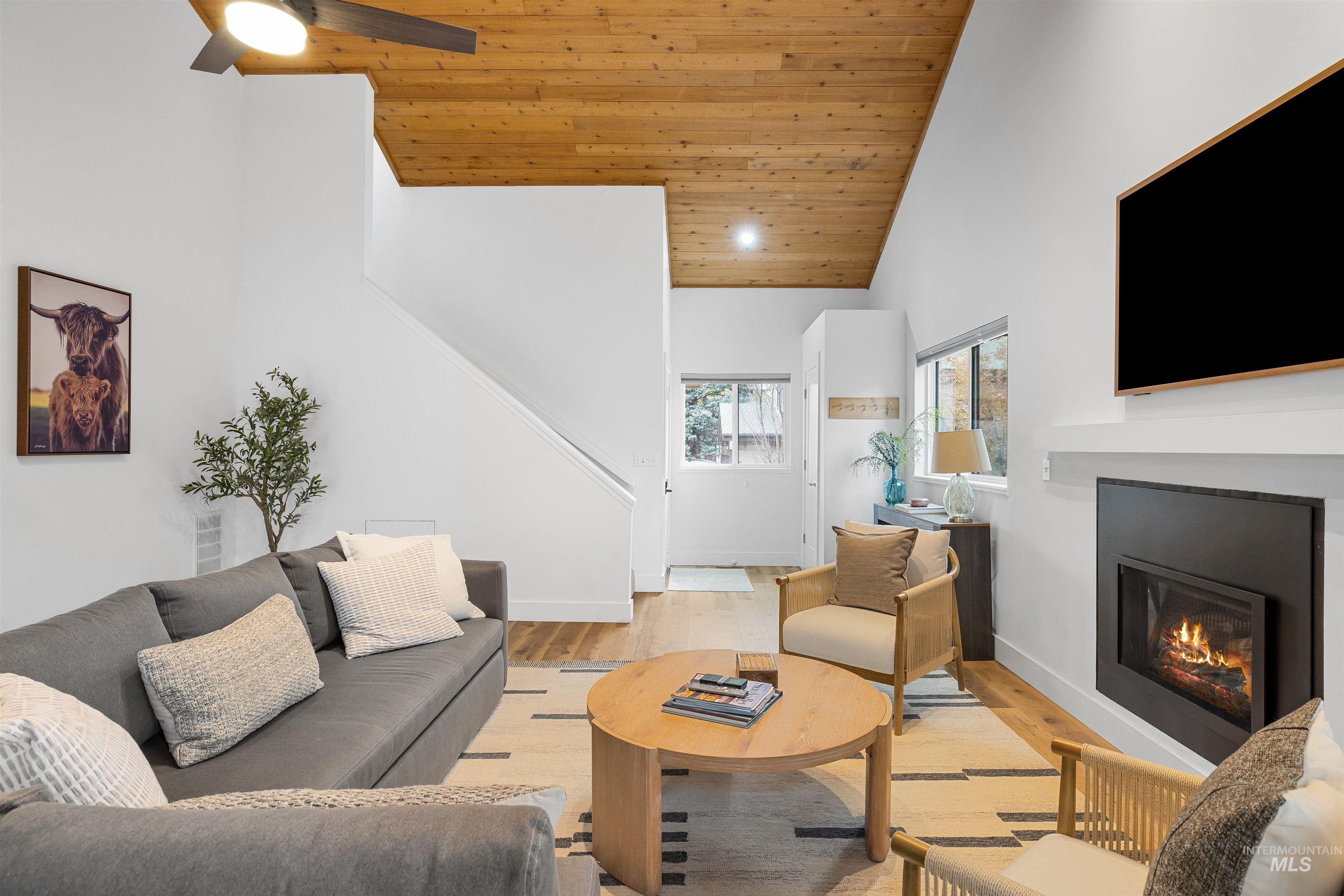 15 Buck Lane, Sun Valley, Idaho 83533, 2 Bedrooms, 2.5 Bathrooms, Residential For Sale, Price $1,495,000, 98983552