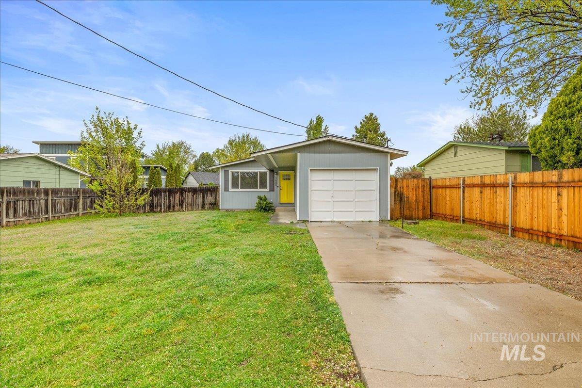 1600 W Wright St, Boise, Idaho 83705-4867, 3 Bedrooms, 1 Bathroom, Residential For Sale, Price $415,000,MLS 98983554