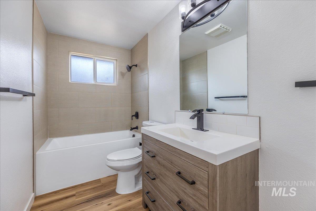 1600 W Wright St, Boise, Idaho 83705-4867, 3 Bedrooms, 1 Bathroom, Residential For Sale, Price $415,000,MLS 98983554