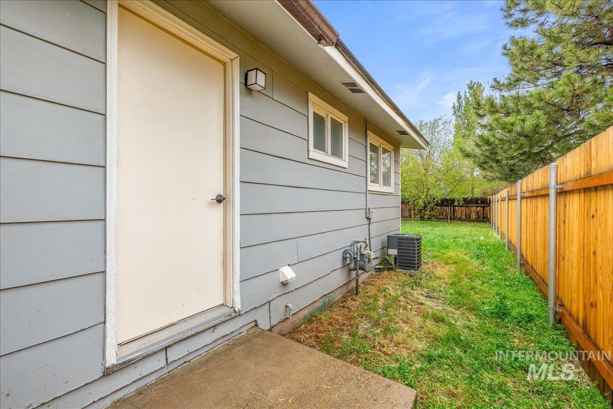 1600 W Wright St, Boise, Idaho 83705-4867, 3 Bedrooms, 1 Bathroom, Residential For Sale, Price $415,000,MLS 98983554