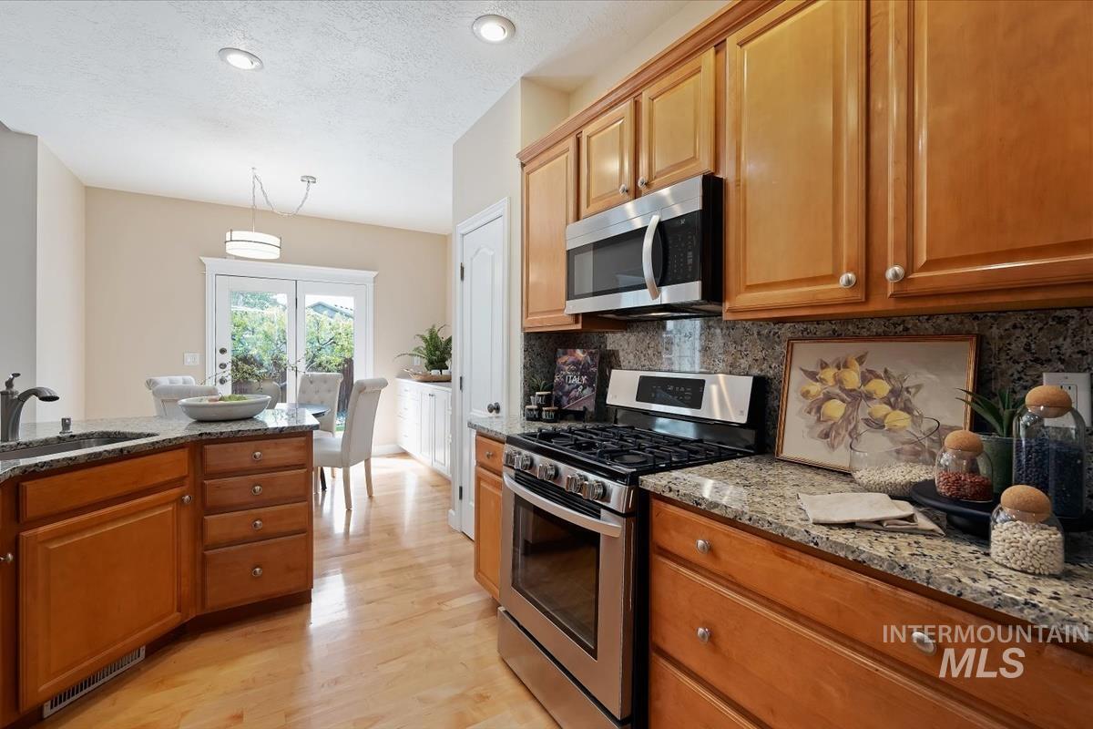 179 S Cooksom Ave, Eagle, Idaho 83616, 3 Bedrooms, 2 Bathrooms, Residential For Sale, Price $565,000, 98983558