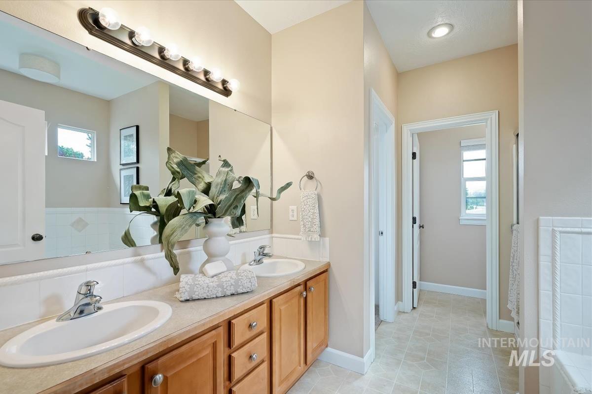 179 S Cooksom Ave, Eagle, Idaho 83616, 3 Bedrooms, 2 Bathrooms, Residential For Sale, Price $565,000, 98983558