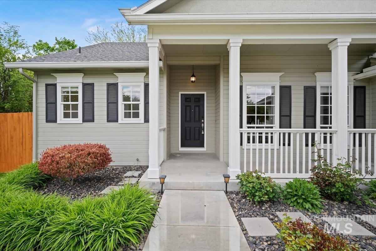 179 S Cooksom Ave, Eagle, Idaho 83616, 3 Bedrooms, 2 Bathrooms, Residential For Sale, Price $565,000, 98983558