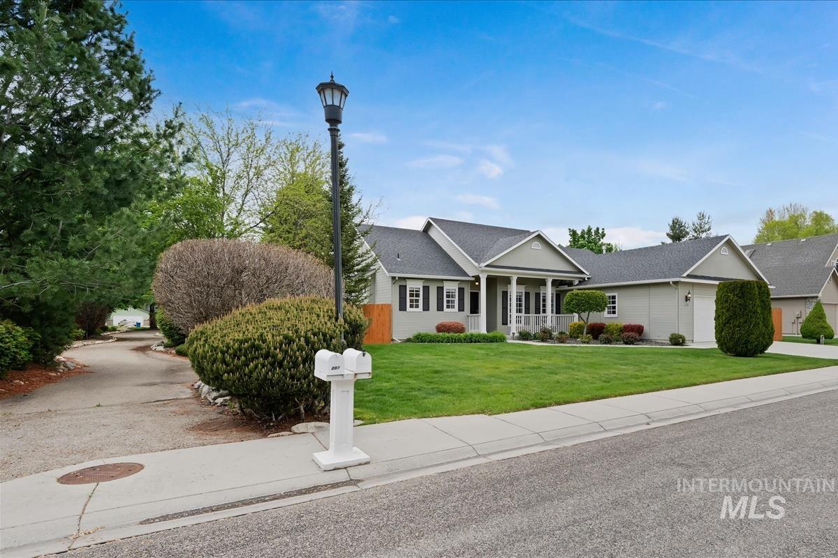 179 S Cooksom Ave, Eagle, Idaho 83616, 3 Bedrooms, 2 Bathrooms, Residential For Sale, Price $565,000, 98983558