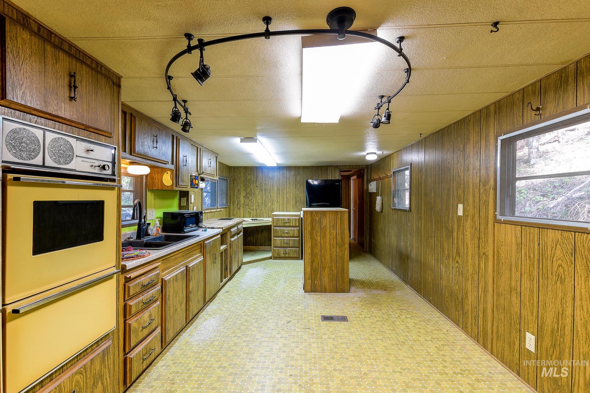 1206 Idlers Rest, Moscow, Idaho 83843, 2 Bedrooms, 1.5 Bathrooms, Residential For Sale, Price $298,500,MLS 98983560