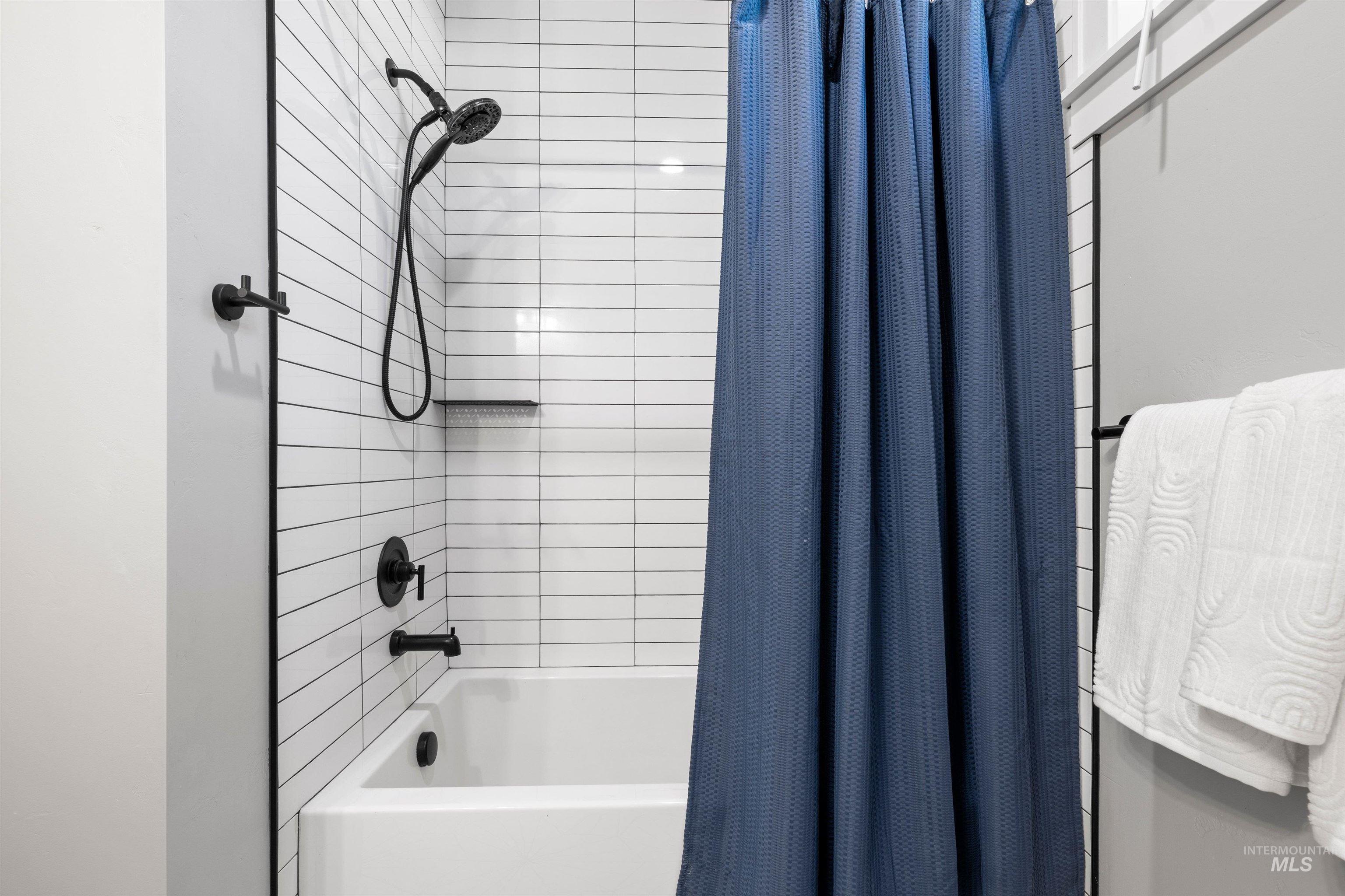 11784 W Sailing Hawk Drive, Star, Idaho 83669, 4 Bedrooms, 3.5 Bathrooms, Residential For Sale, Price $715,000, 98983561