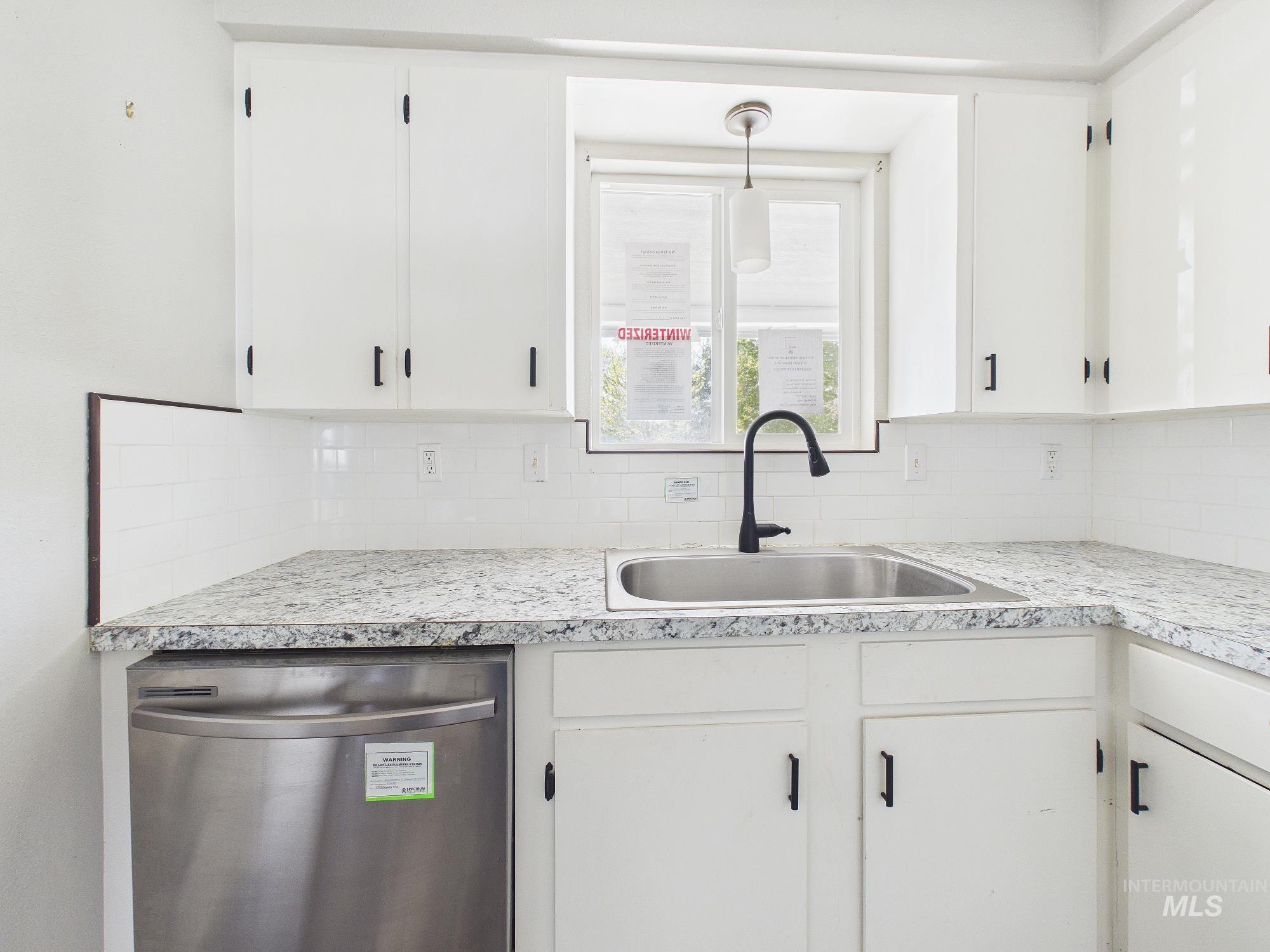 305 Dearborn St, Caldwell, Idaho 83605, 3 Bedrooms, 2 Bathrooms, Residential For Sale, Price $259,000, 98983563