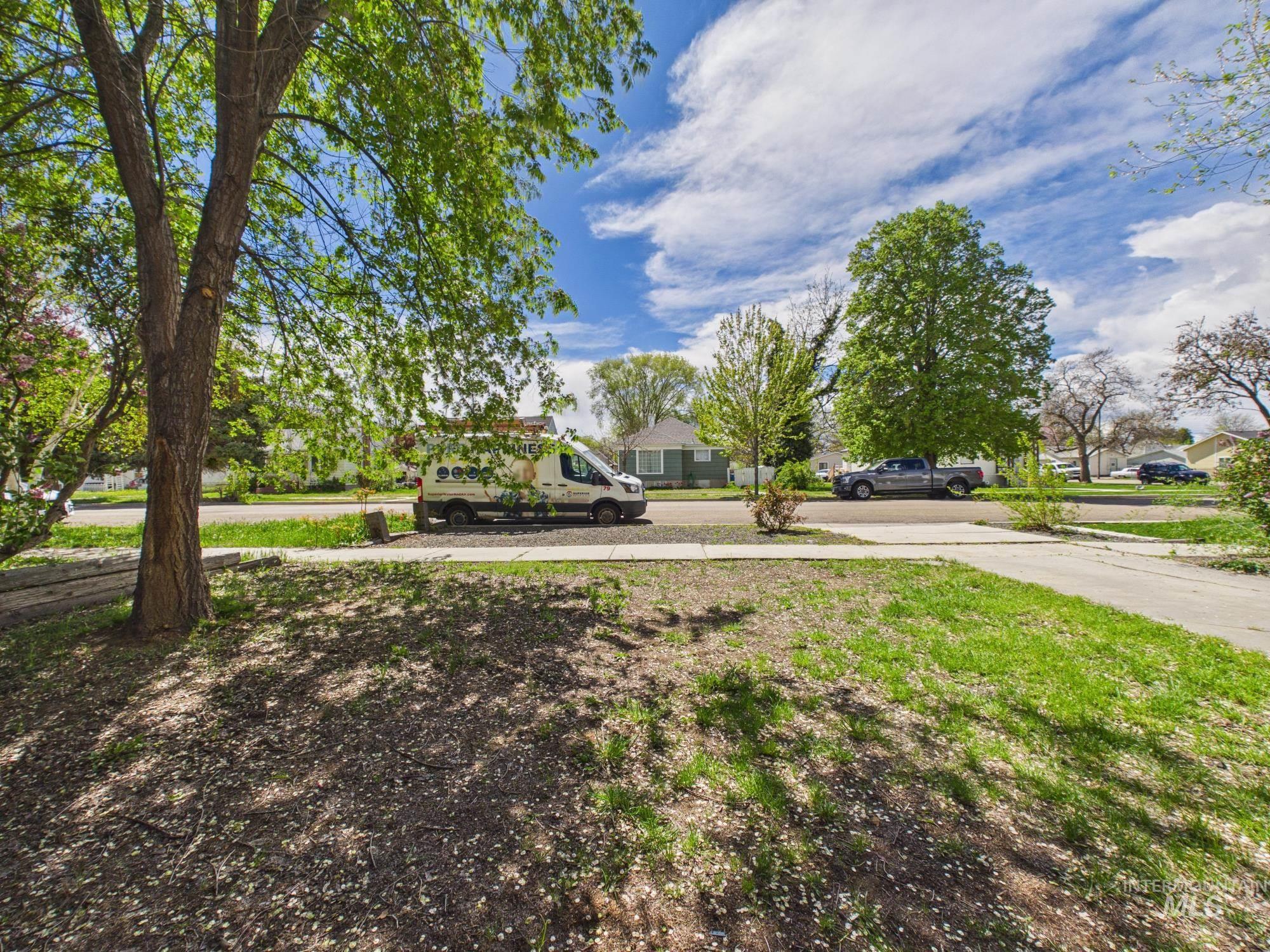 305 Dearborn St, Caldwell, Idaho 83605, 3 Bedrooms, 2 Bathrooms, Residential For Sale, Price $259,000, 98983563