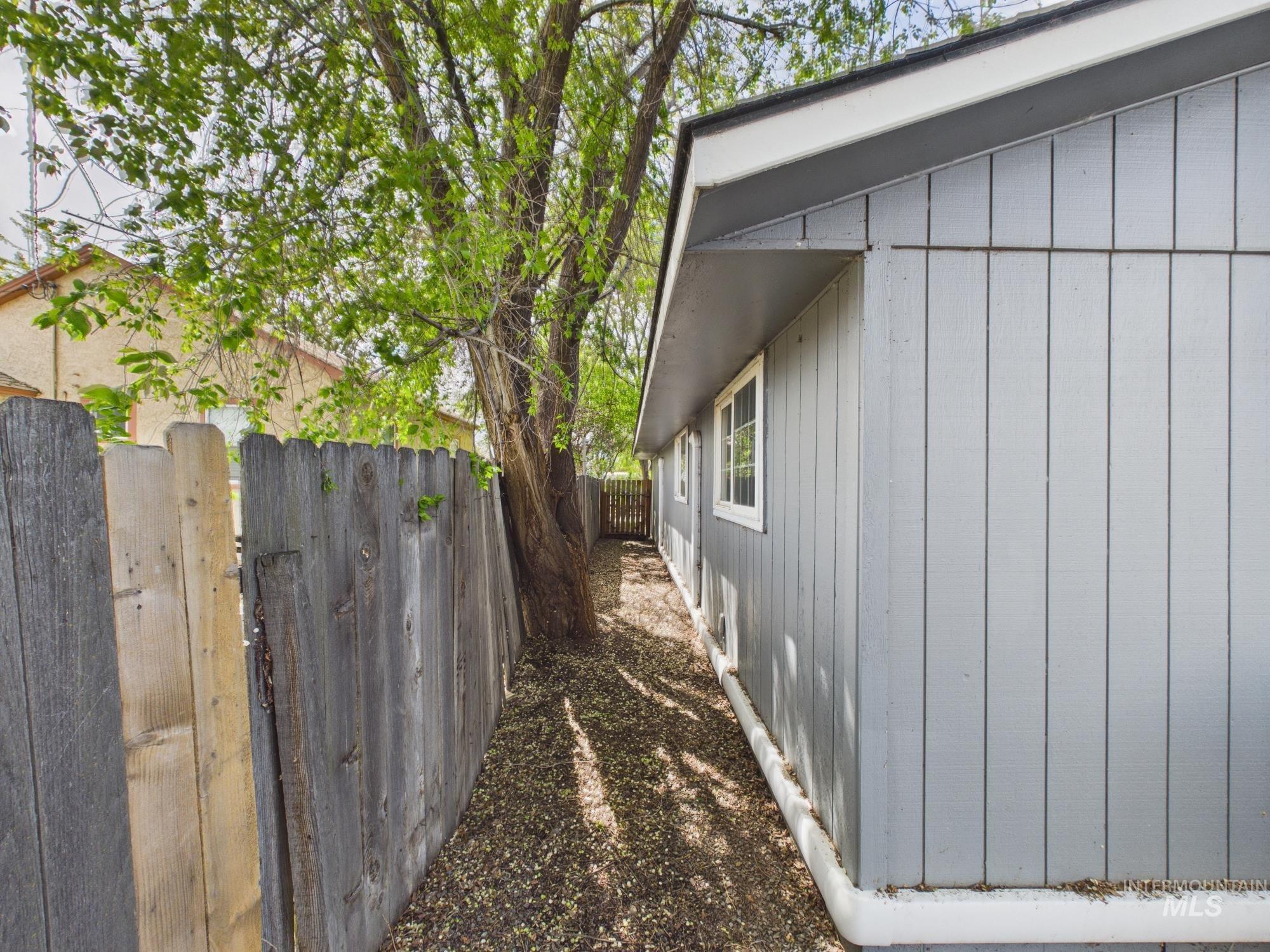 305 Dearborn St, Caldwell, Idaho 83605, 3 Bedrooms, 2 Bathrooms, Residential For Sale, Price $259,000, 98983563