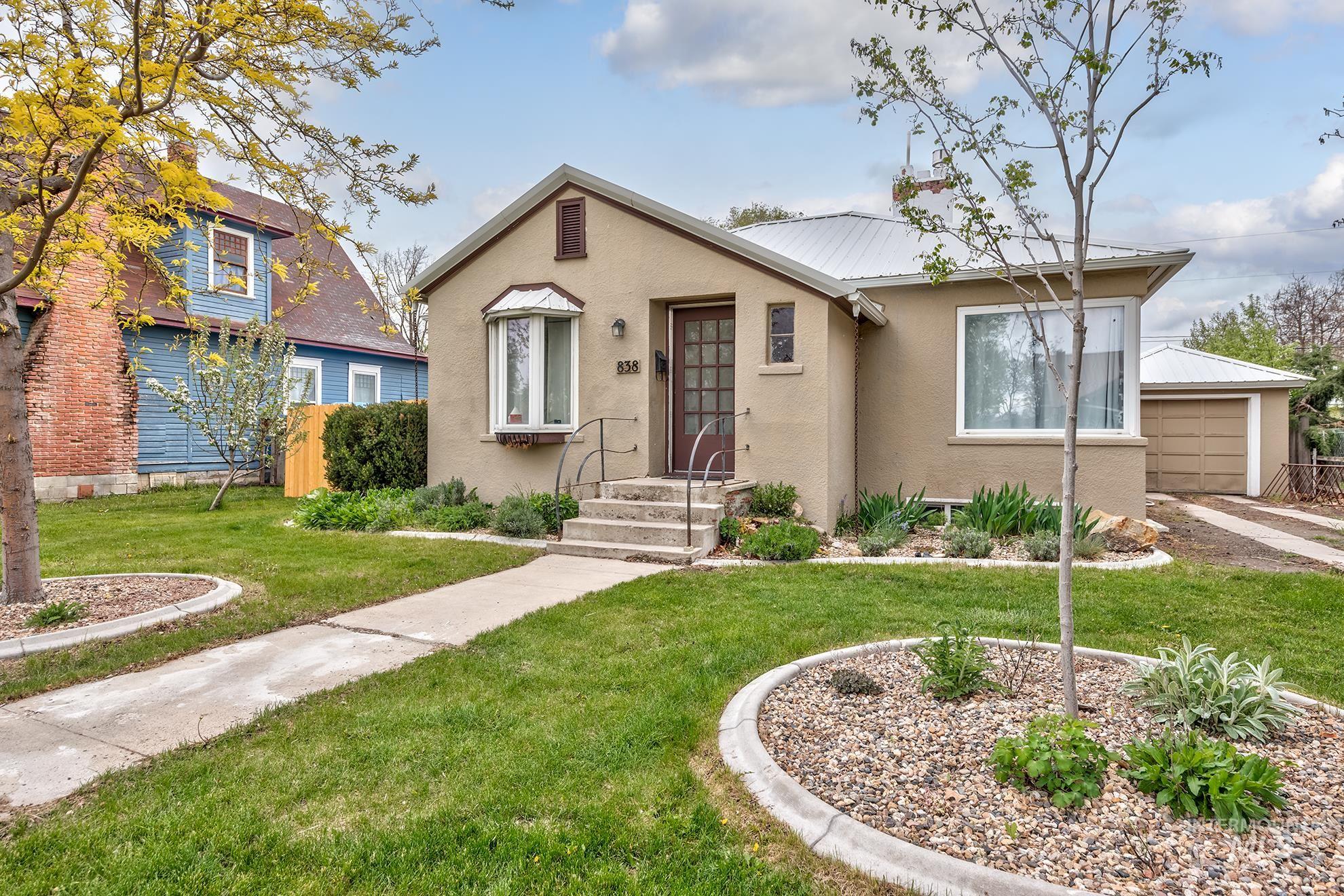 838 SW 2nd St, Ontario, Oregon 97914, 4 Bedrooms, 2 Bathrooms, Residential For Sale, Price $330,000,MLS 98983568