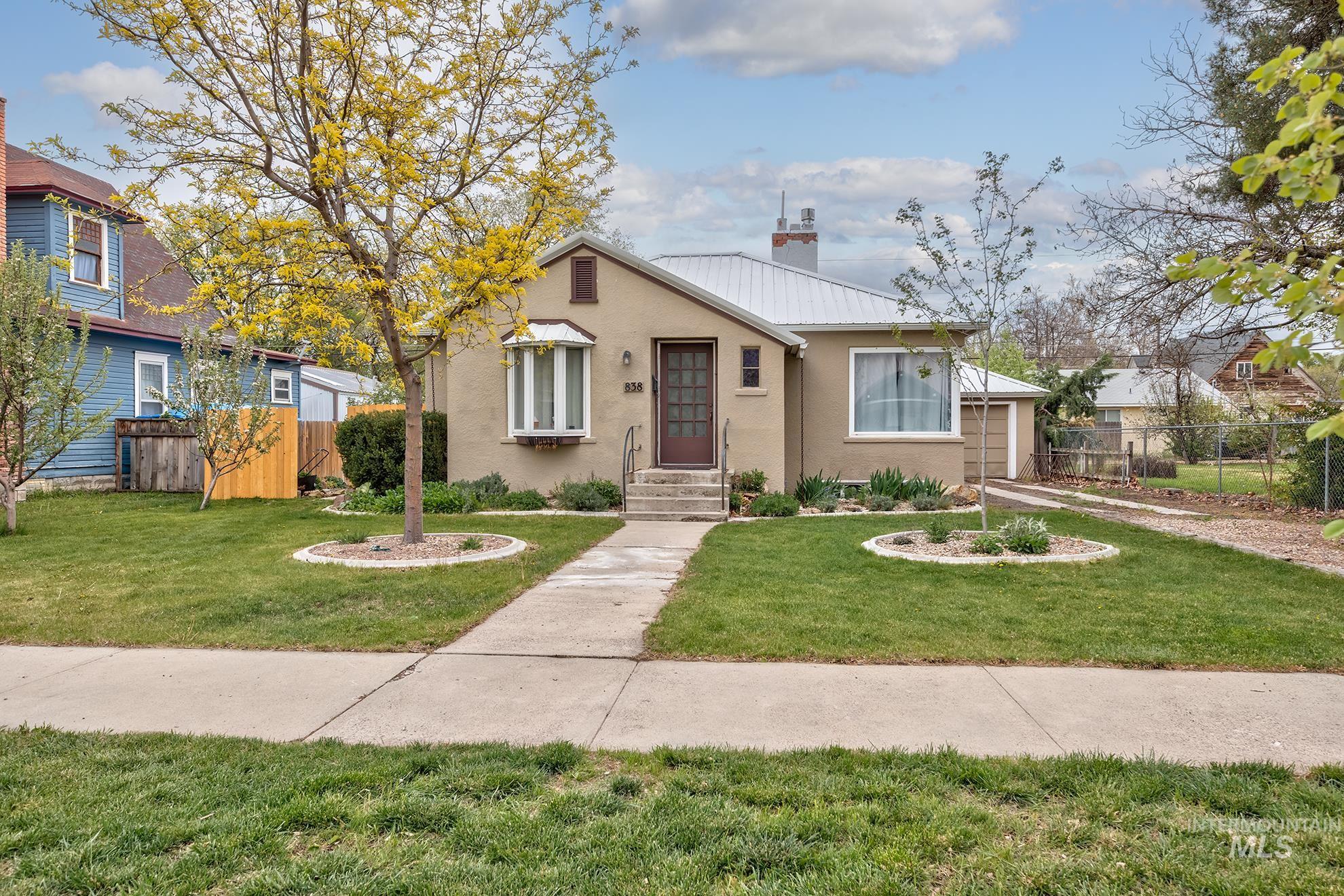 838 SW 2nd St, Ontario, Oregon 97914, 4 Bedrooms, 2 Bathrooms, Residential For Sale, Price $330,000,MLS 98983568