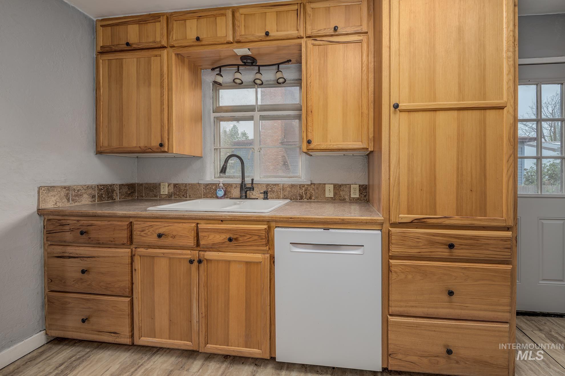 838 SW 2nd St, Ontario, Oregon 97914, 4 Bedrooms, 2 Bathrooms, Residential For Sale, Price $330,000,MLS 98983568