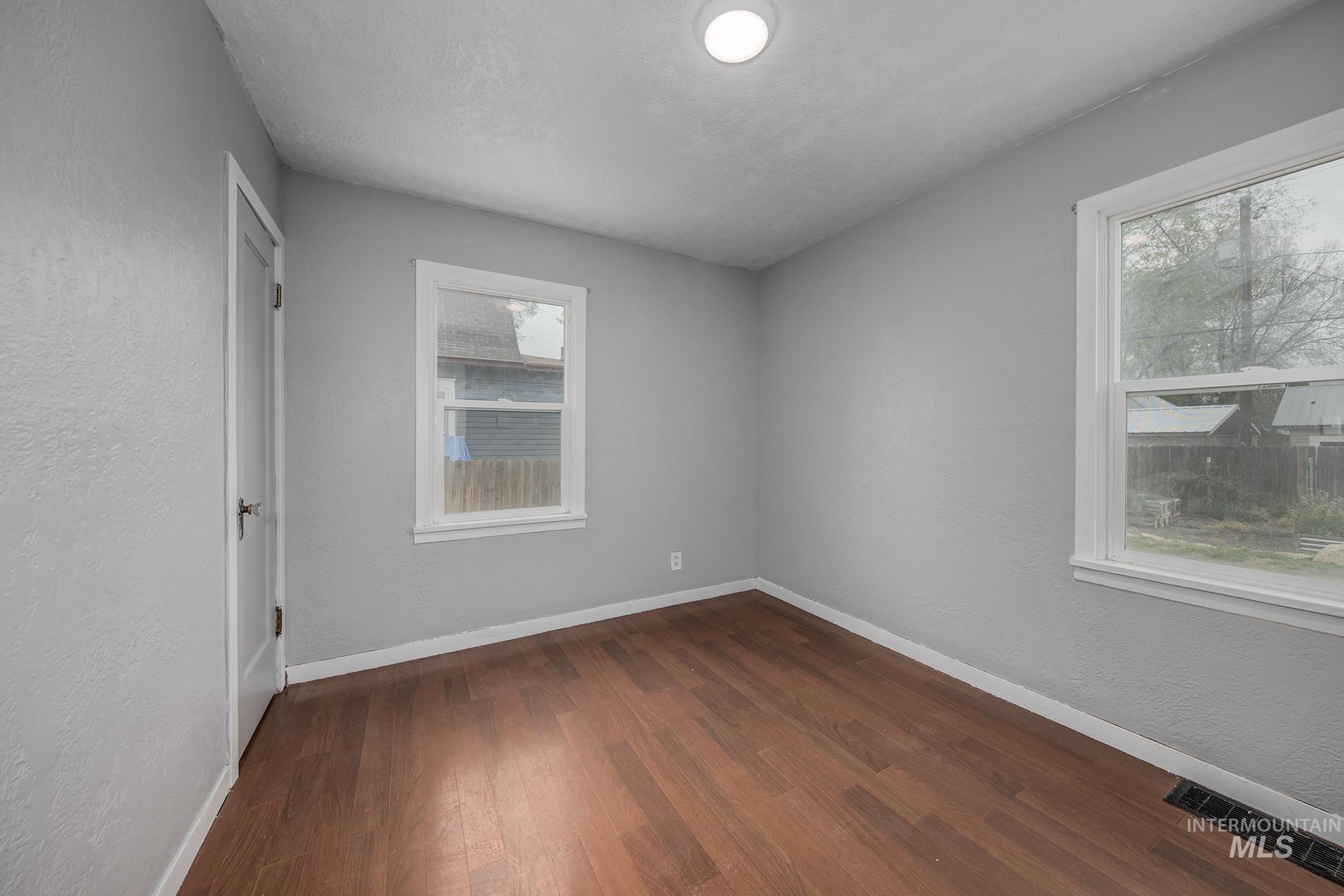 838 SW 2nd St, Ontario, Oregon 97914, 4 Bedrooms, 2 Bathrooms, Residential For Sale, Price $330,000,MLS 98983568