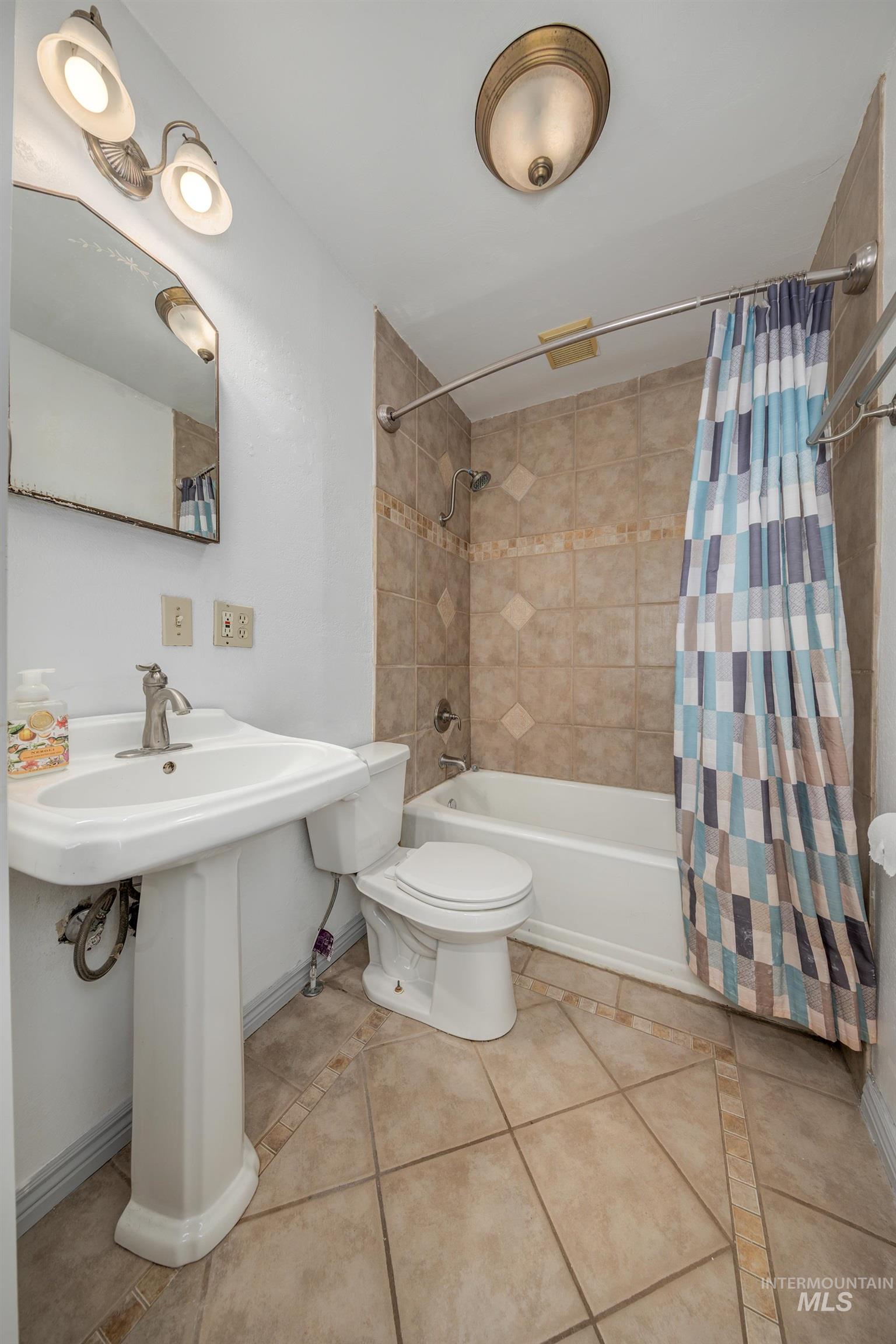 838 SW 2nd St, Ontario, Oregon 97914, 4 Bedrooms, 2 Bathrooms, Residential For Sale, Price $330,000,MLS 98983568