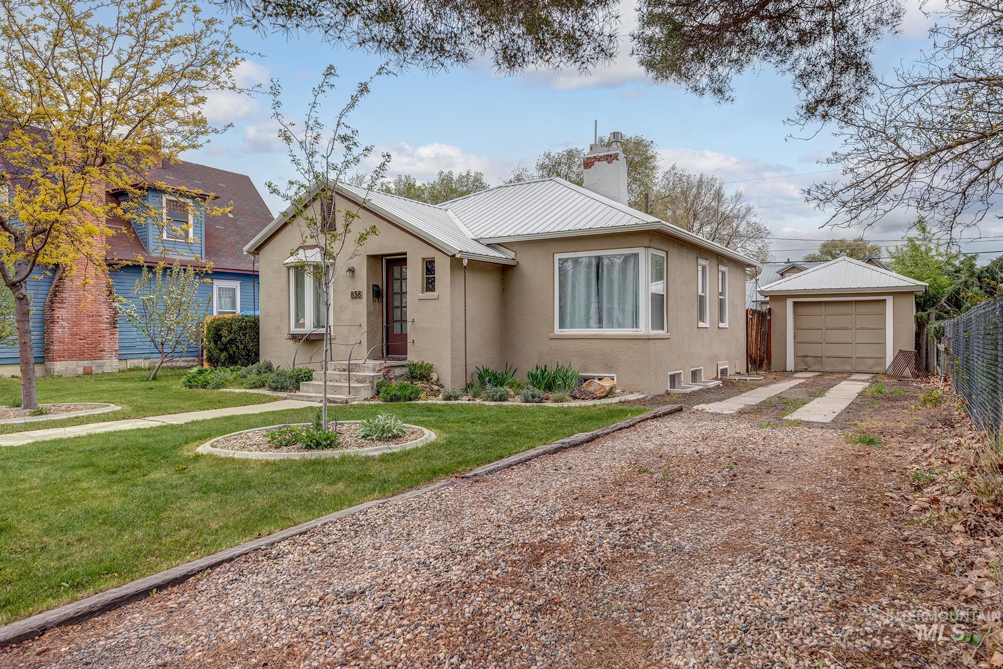 838 SW 2nd St, Ontario, Oregon 97914, 4 Bedrooms, 2 Bathrooms, Residential For Sale, Price $330,000,MLS 98983568