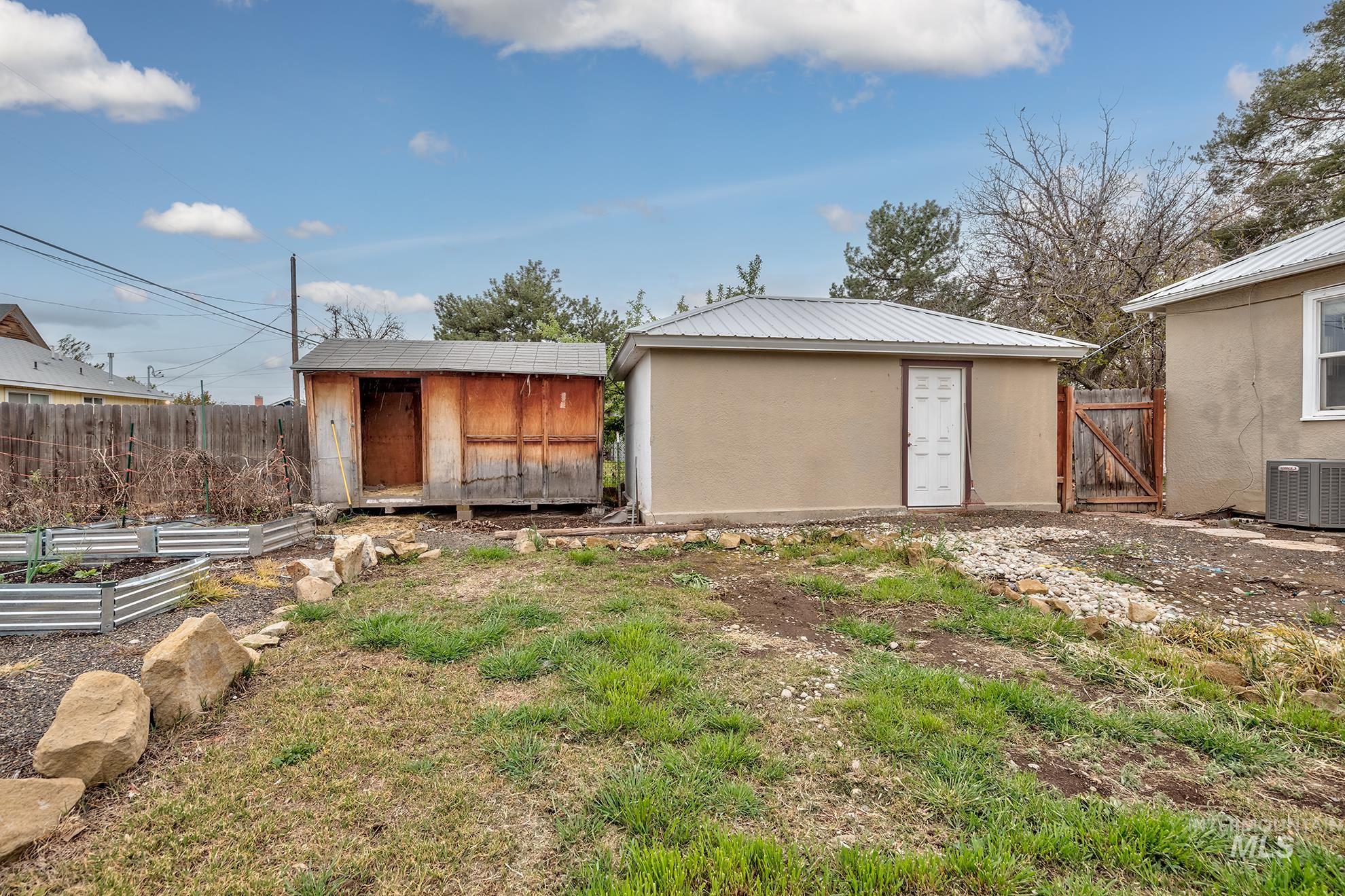 838 SW 2nd St, Ontario, Oregon 97914, 4 Bedrooms, 2 Bathrooms, Residential For Sale, Price $330,000,MLS 98983568