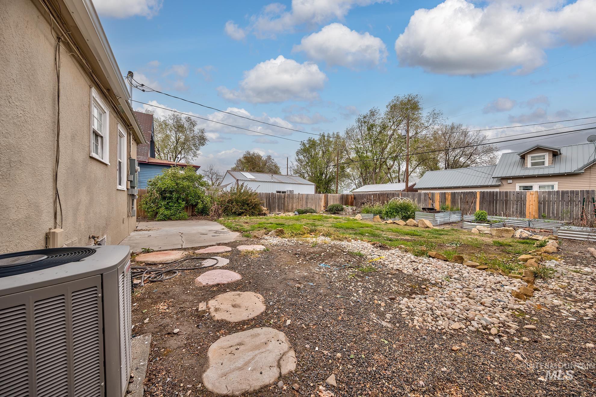 838 SW 2nd St, Ontario, Oregon 97914, 4 Bedrooms, 2 Bathrooms, Residential For Sale, Price $330,000,MLS 98983568