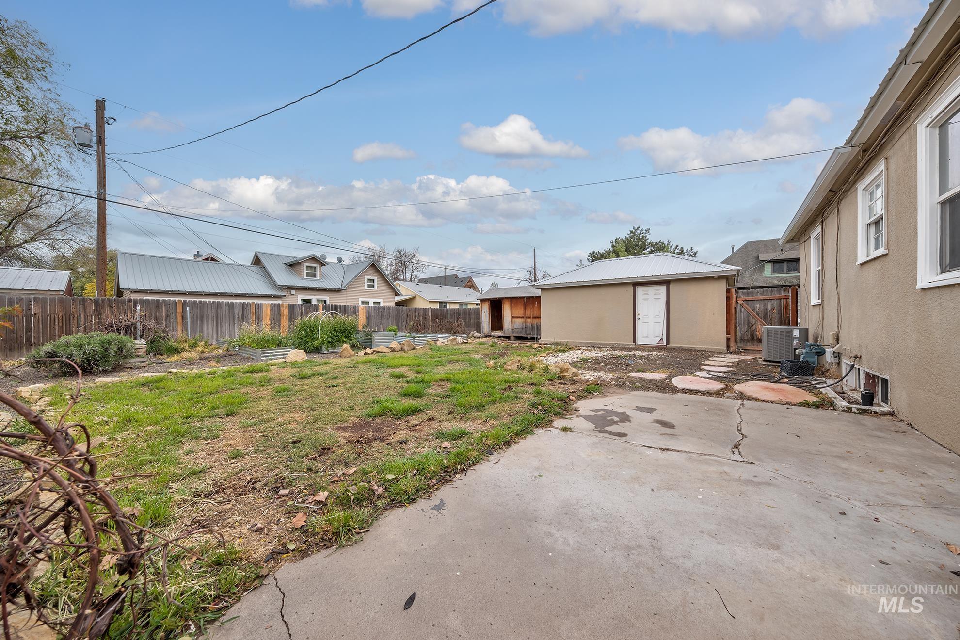 838 SW 2nd St, Ontario, Oregon 97914, 4 Bedrooms, 2 Bathrooms, Residential For Sale, Price $330,000,MLS 98983568