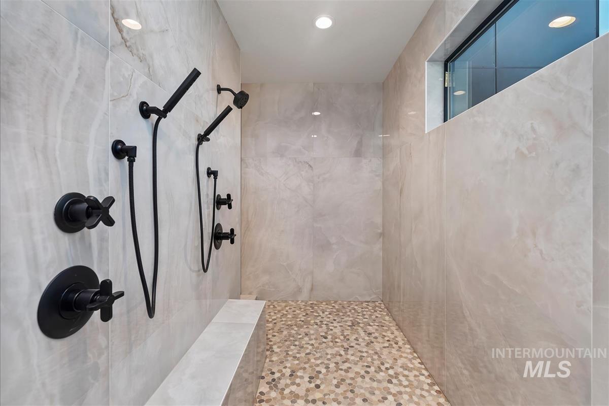 8085 Quail Hollow Dr, Middleton, Idaho 83644, 4 Bedrooms, 4.5 Bathrooms, Residential For Sale, Price $1,699,900, 98983570