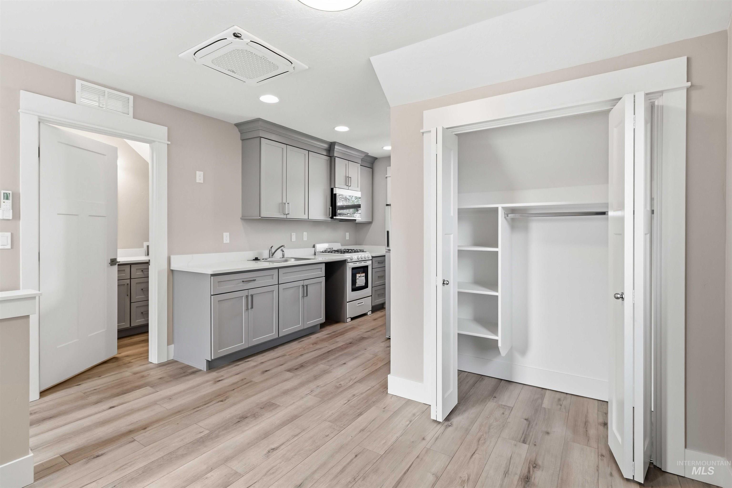 2101 S Hervey St, Boise, Idaho 83705, 4 Bedrooms, 4.5 Bathrooms, Residential For Sale, Price $744,600, 98983573