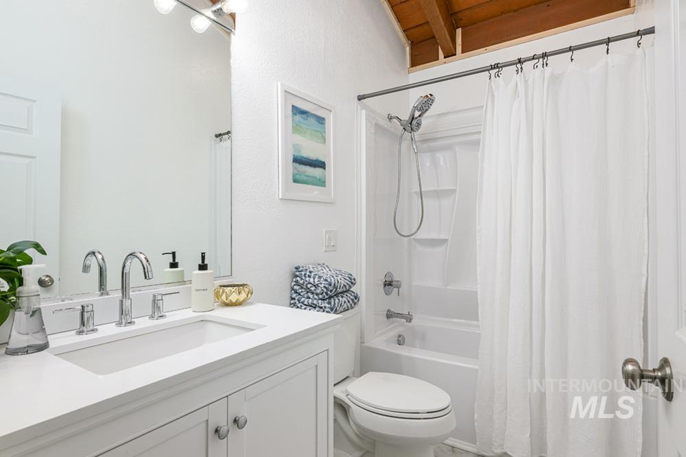 2210 Glen View Dr, Nampa, Idaho 83686, 3 Bedrooms, 2 Bathrooms, Residential For Sale, Price $573,900, 98983577