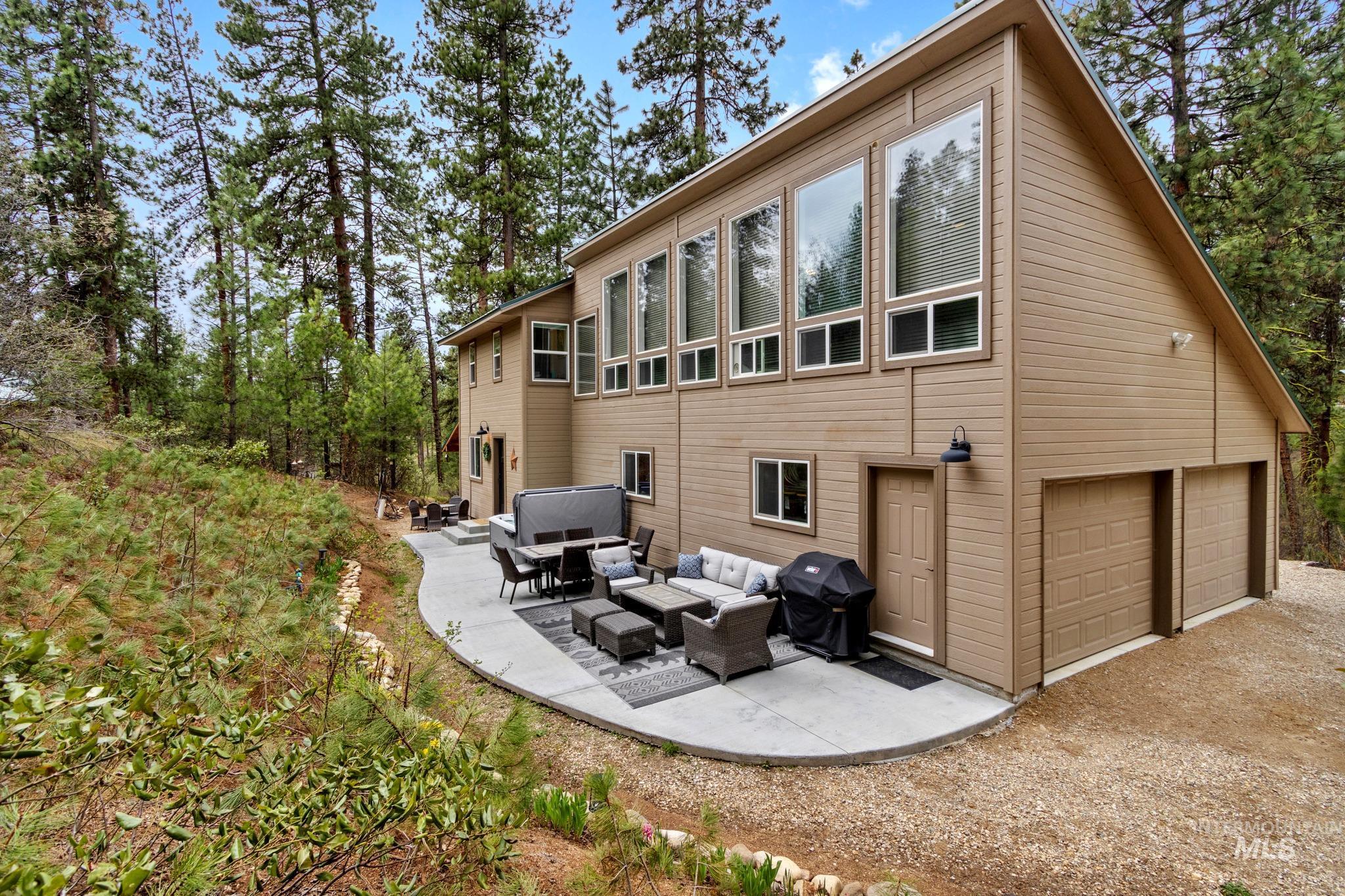 16 Grouse Road, Idaho City, Idaho 83631, 2 Bedrooms, 2 Bathrooms, Residential For Sale, Price $512,500, 98983581