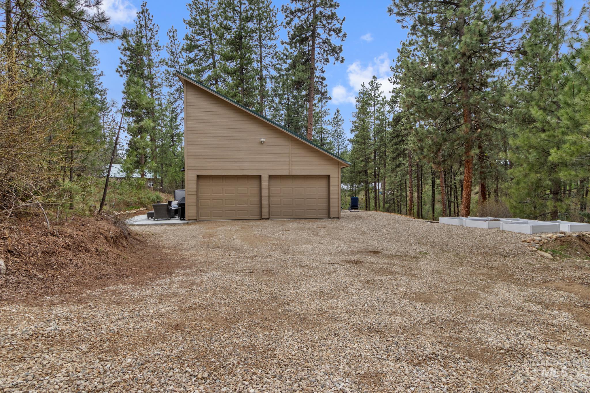 16 Grouse Road, Idaho City, Idaho 83631, 2 Bedrooms, 2 Bathrooms, Residential For Sale, Price $512,500, 98983581