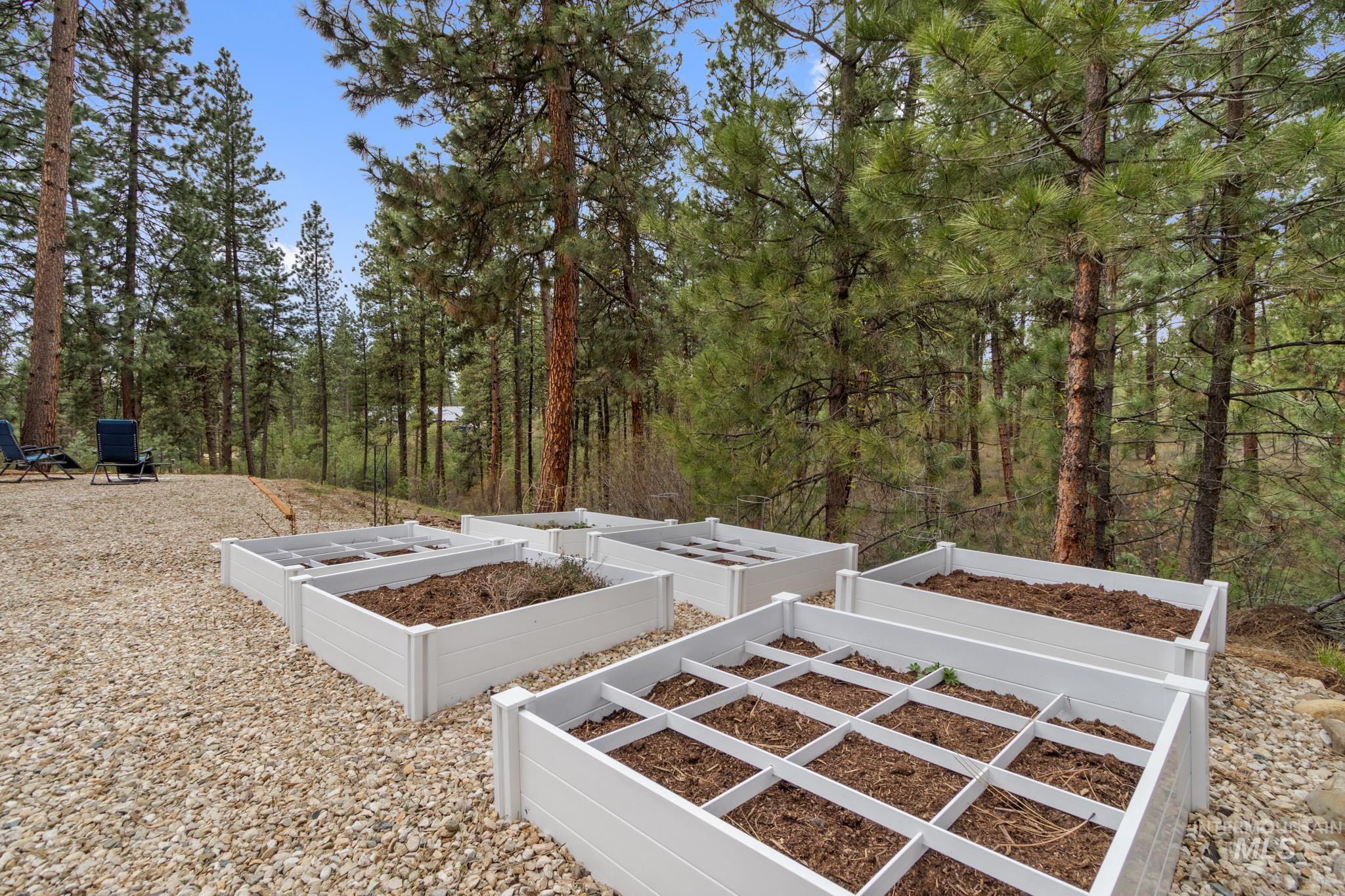 16 Grouse Road, Idaho City, Idaho 83631, 2 Bedrooms, 2 Bathrooms, Residential For Sale, Price $512,500, 98983581