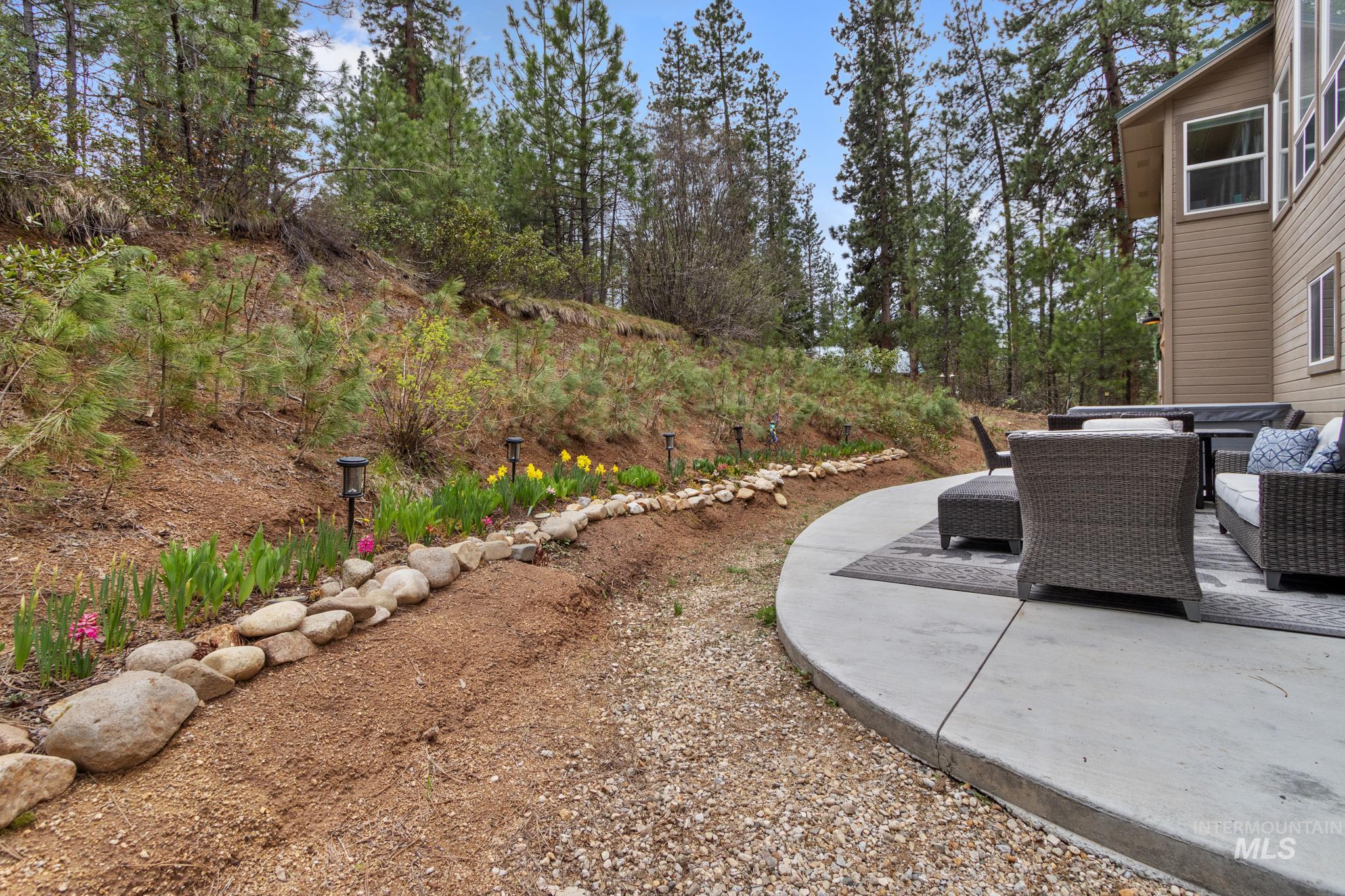 16 Grouse Road, Idaho City, Idaho 83631, 2 Bedrooms, 2 Bathrooms, Residential For Sale, Price $512,500, 98983581