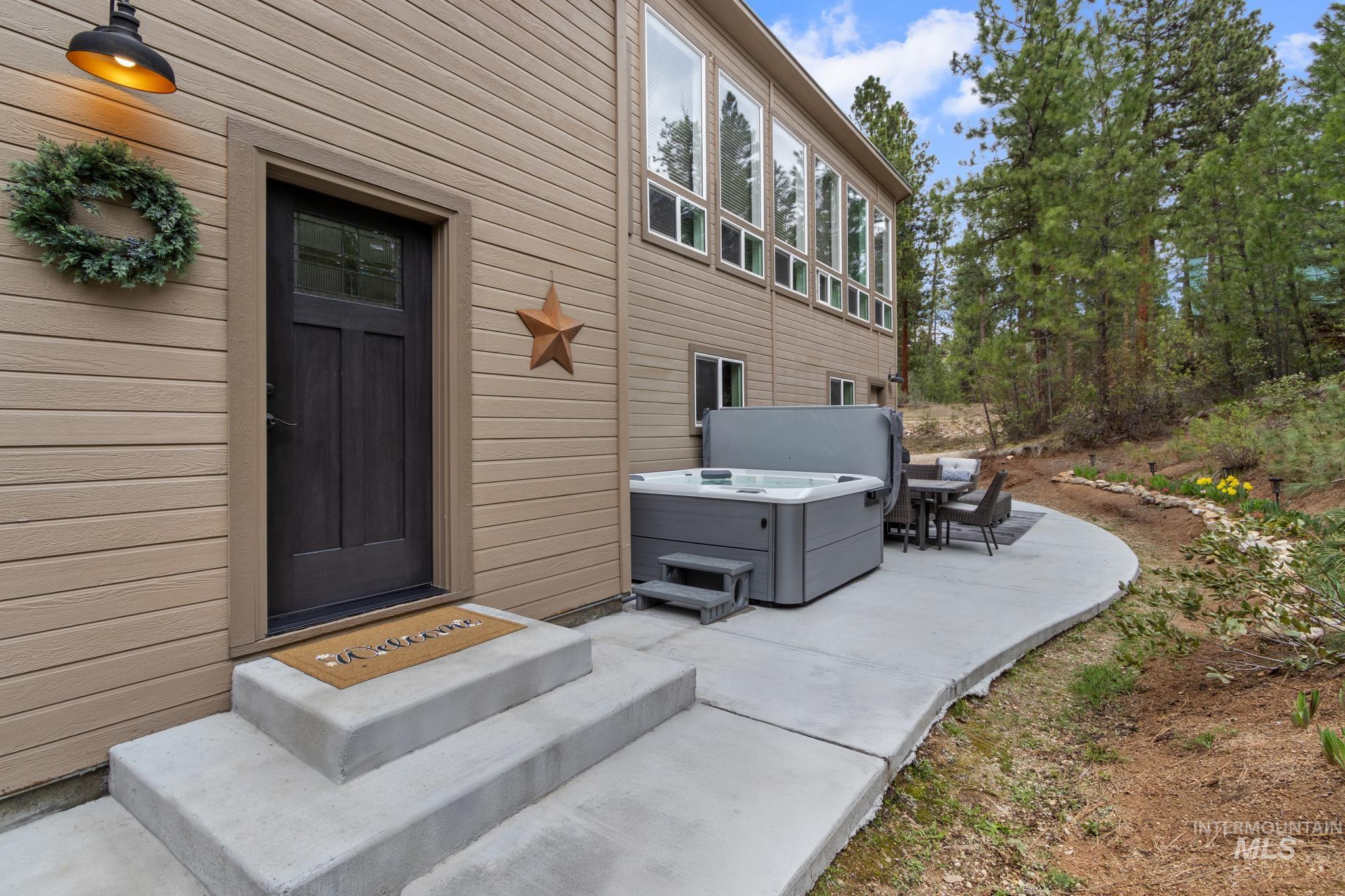 16 Grouse Road, Idaho City, Idaho 83631, 2 Bedrooms, 2 Bathrooms, Residential For Sale, Price $512,500, 98983581