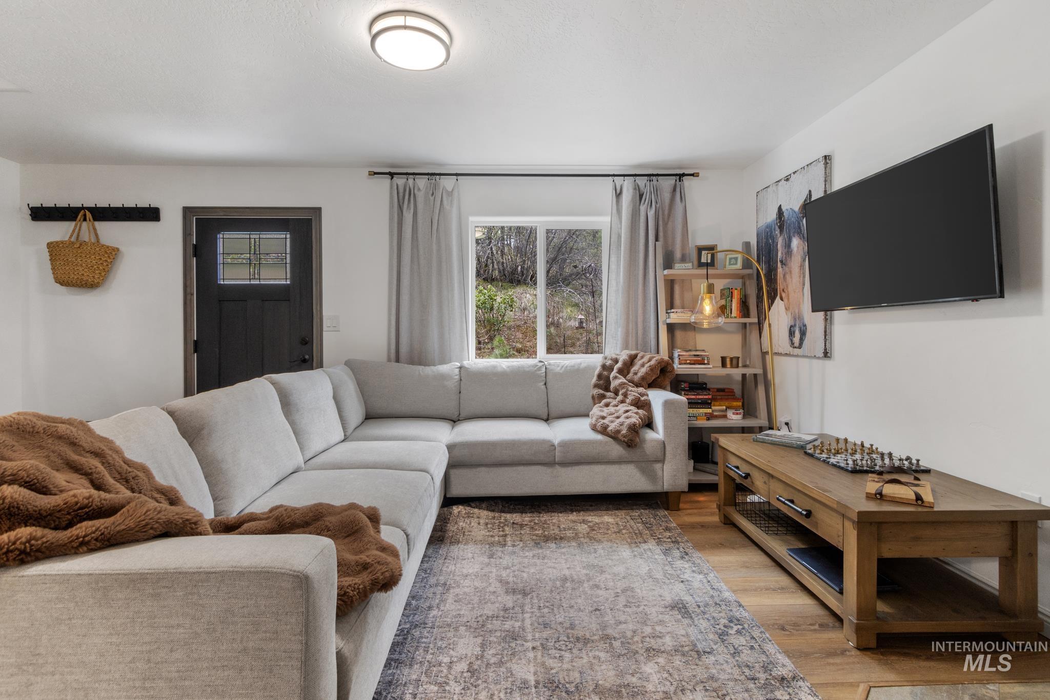 16 Grouse Road, Idaho City, Idaho 83631, 2 Bedrooms, 2 Bathrooms, Residential For Sale, Price $512,500, 98983581