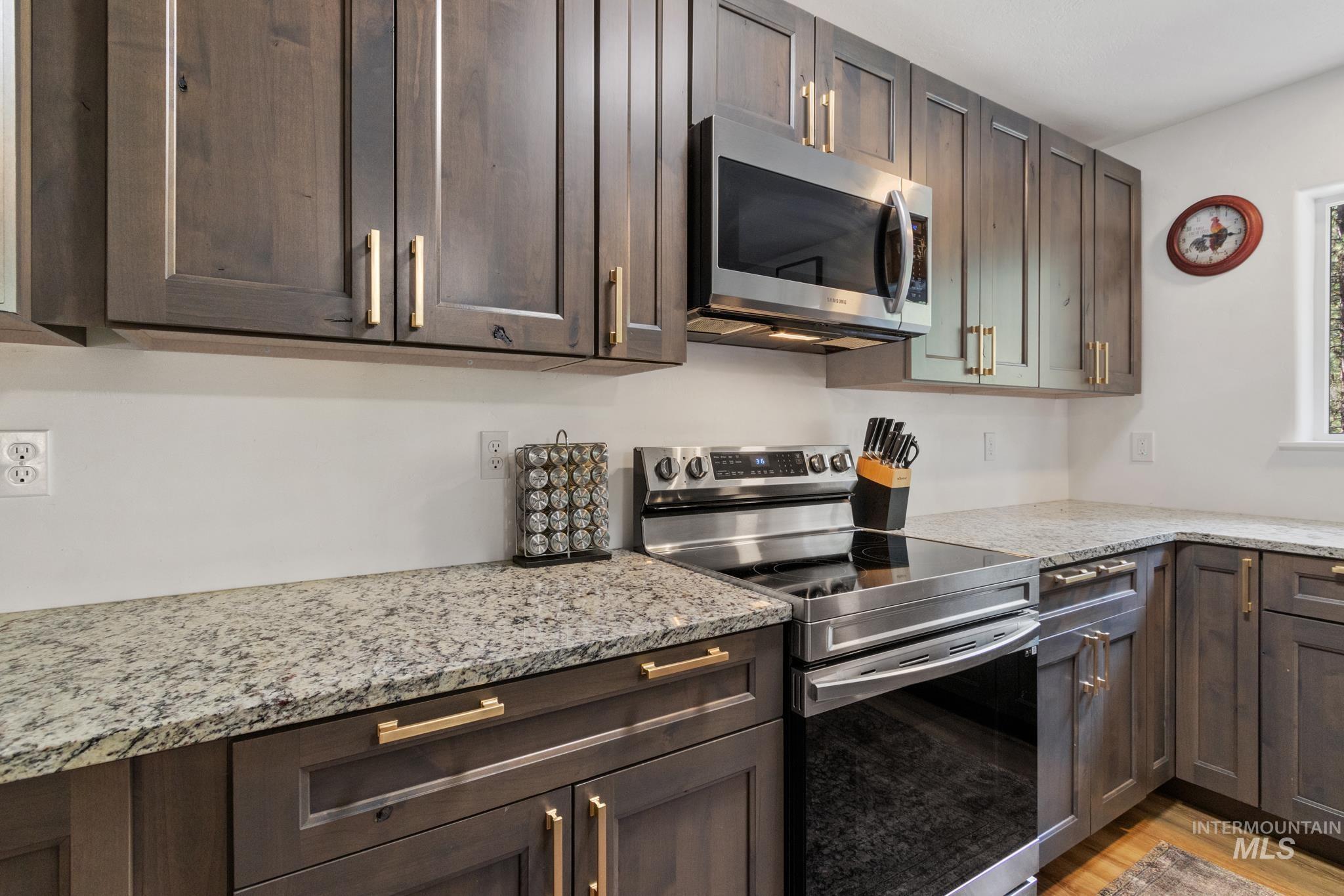 16 Grouse Road, Idaho City, Idaho 83631, 2 Bedrooms, 2 Bathrooms, Residential For Sale, Price $512,500, 98983581