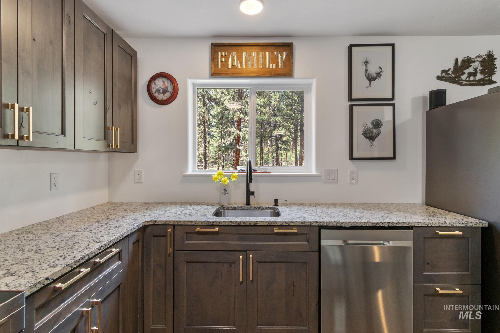 16 Grouse Road, Idaho City, Idaho 83631, 2 Bedrooms, 2 Bathrooms, Residential For Sale, Price $512,500, 98983581