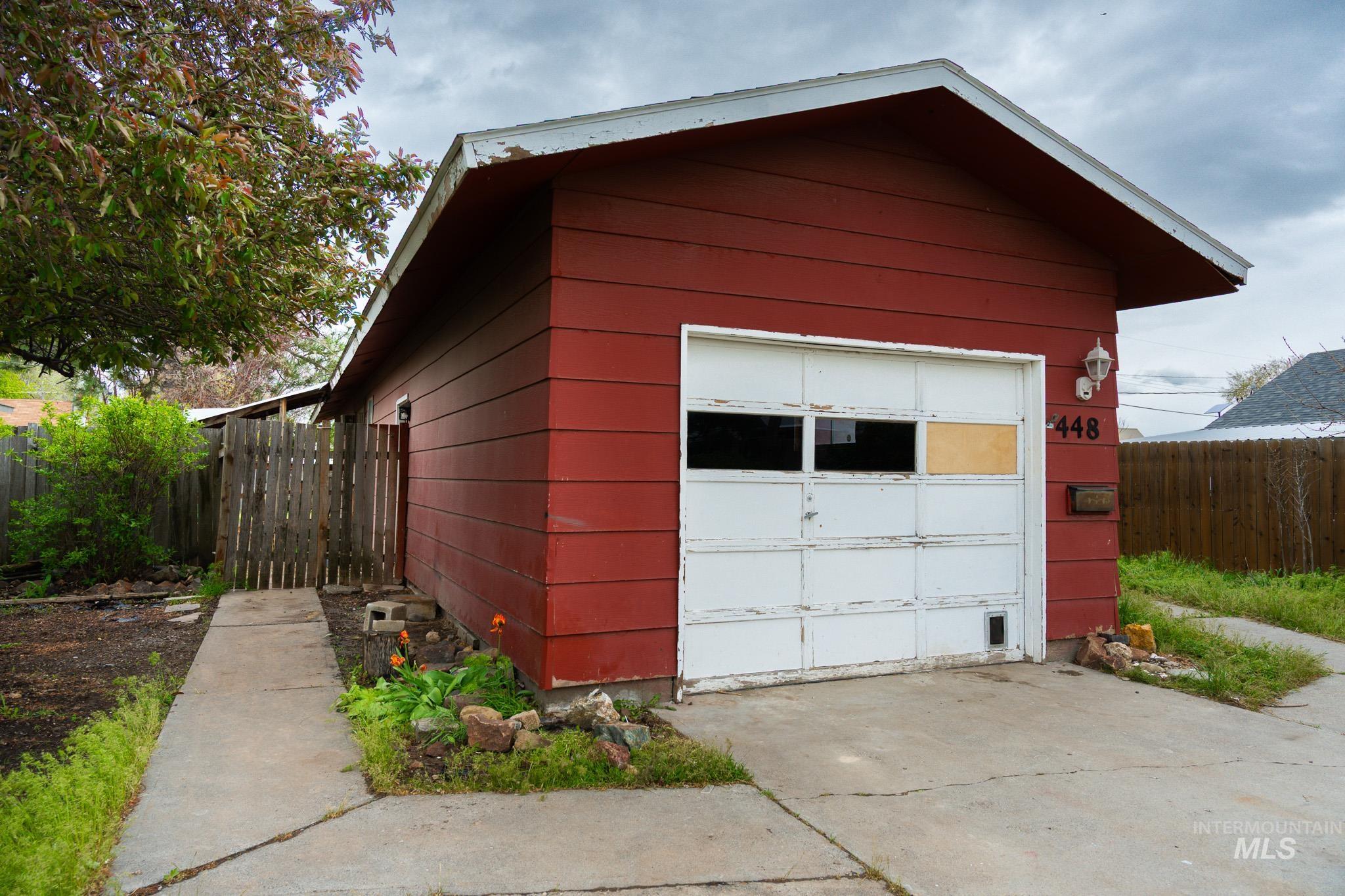 448 NW 4th St, Ontario, Oregon 97914-0000, 3 Bedrooms, 1 Bathroom, Residential For Sale, Price $149,999, 98983585