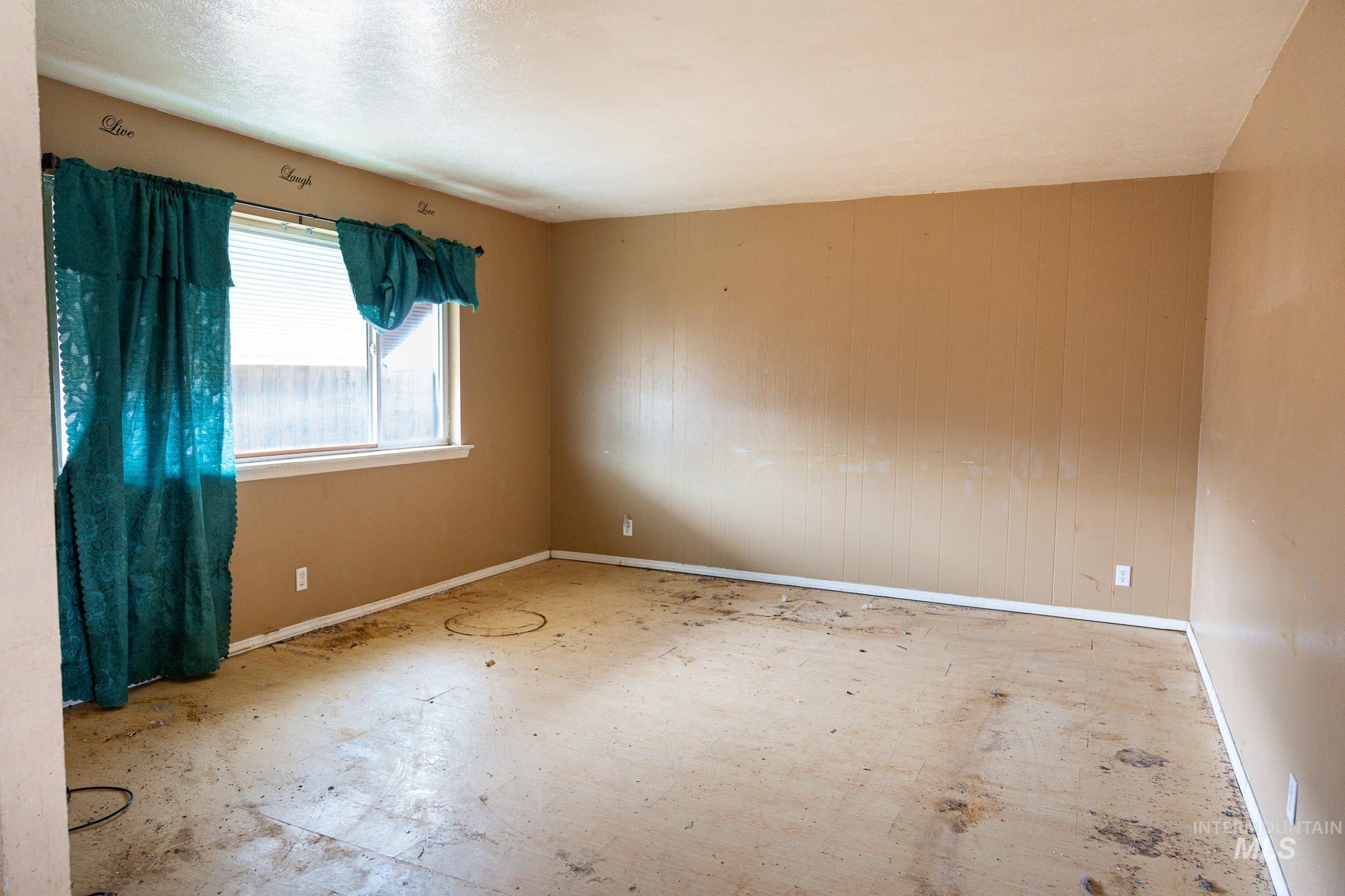 448 NW 4th St, Ontario, Oregon 97914-0000, 3 Bedrooms, 1 Bathroom, Residential For Sale, Price $149,999, 98983585