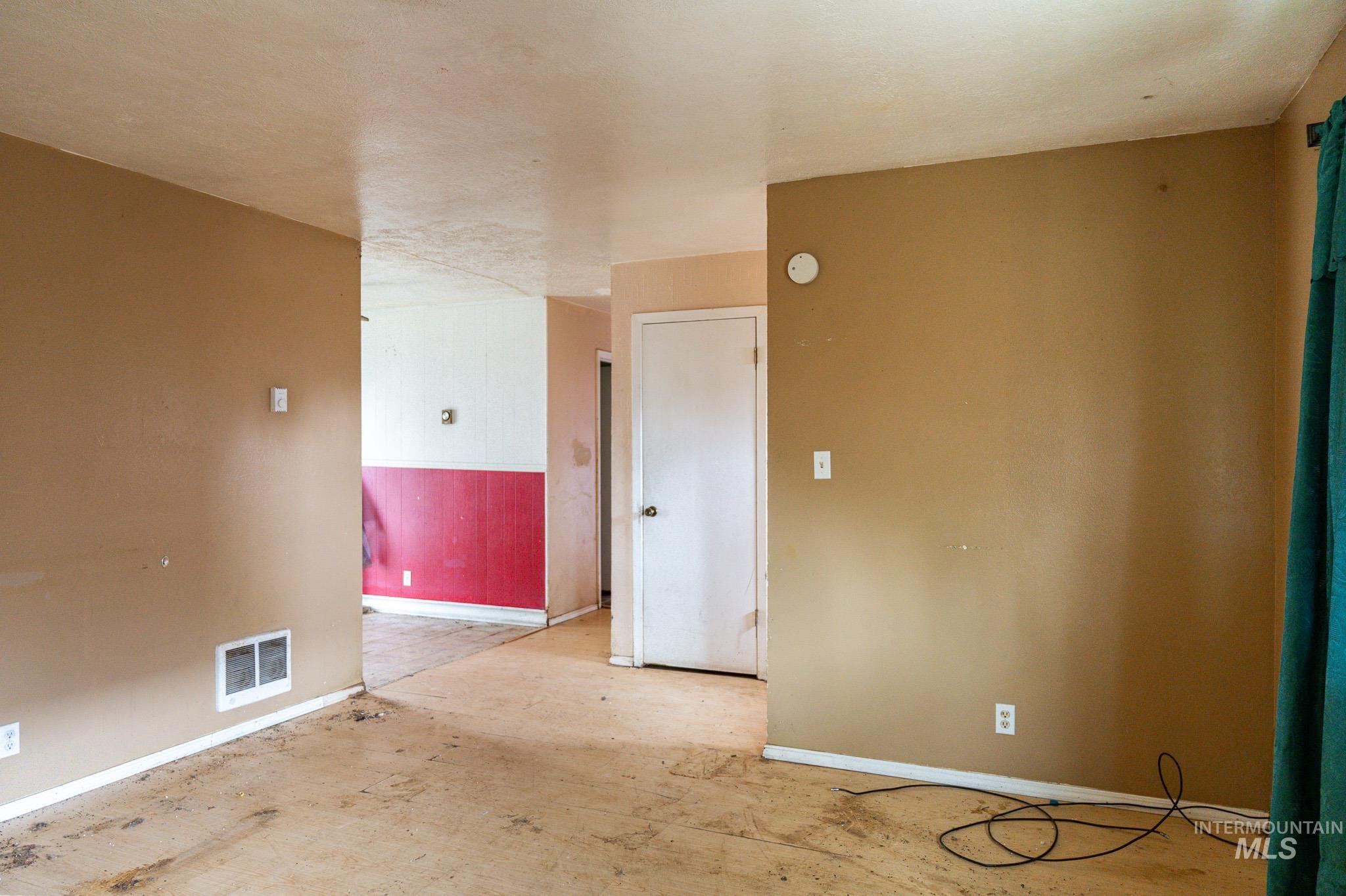 448 NW 4th St, Ontario, Oregon 97914-0000, 3 Bedrooms, 1 Bathroom, Residential For Sale, Price $149,999, 98983585