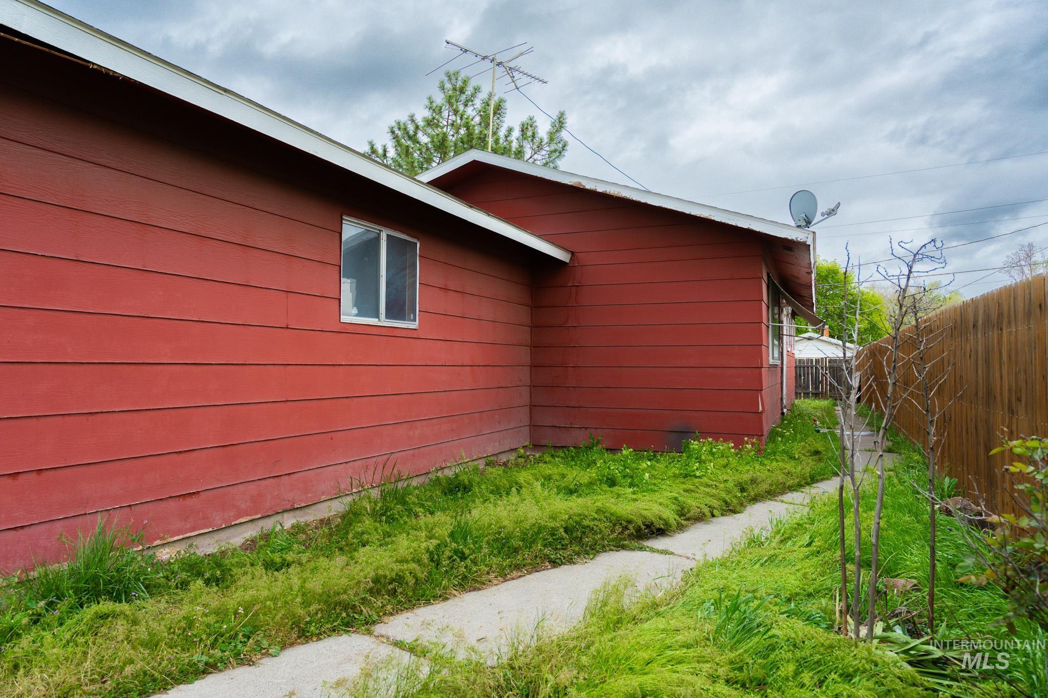 448 NW 4th St, Ontario, Oregon 97914-0000, 3 Bedrooms, 1 Bathroom, Residential For Sale, Price $149,999, 98983585