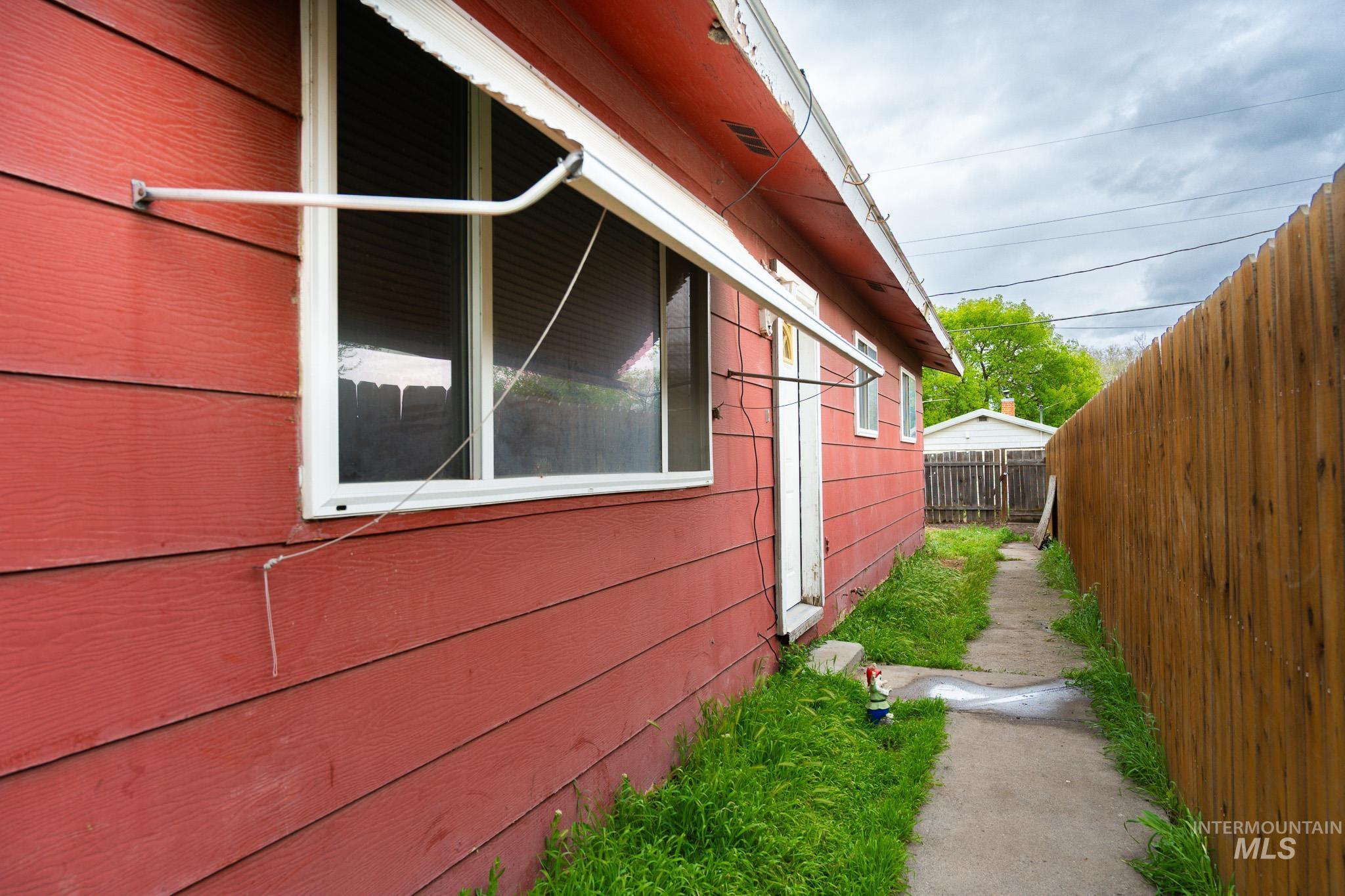 448 NW 4th St, Ontario, Oregon 97914-0000, 3 Bedrooms, 1 Bathroom, Residential For Sale, Price $149,999, 98983585