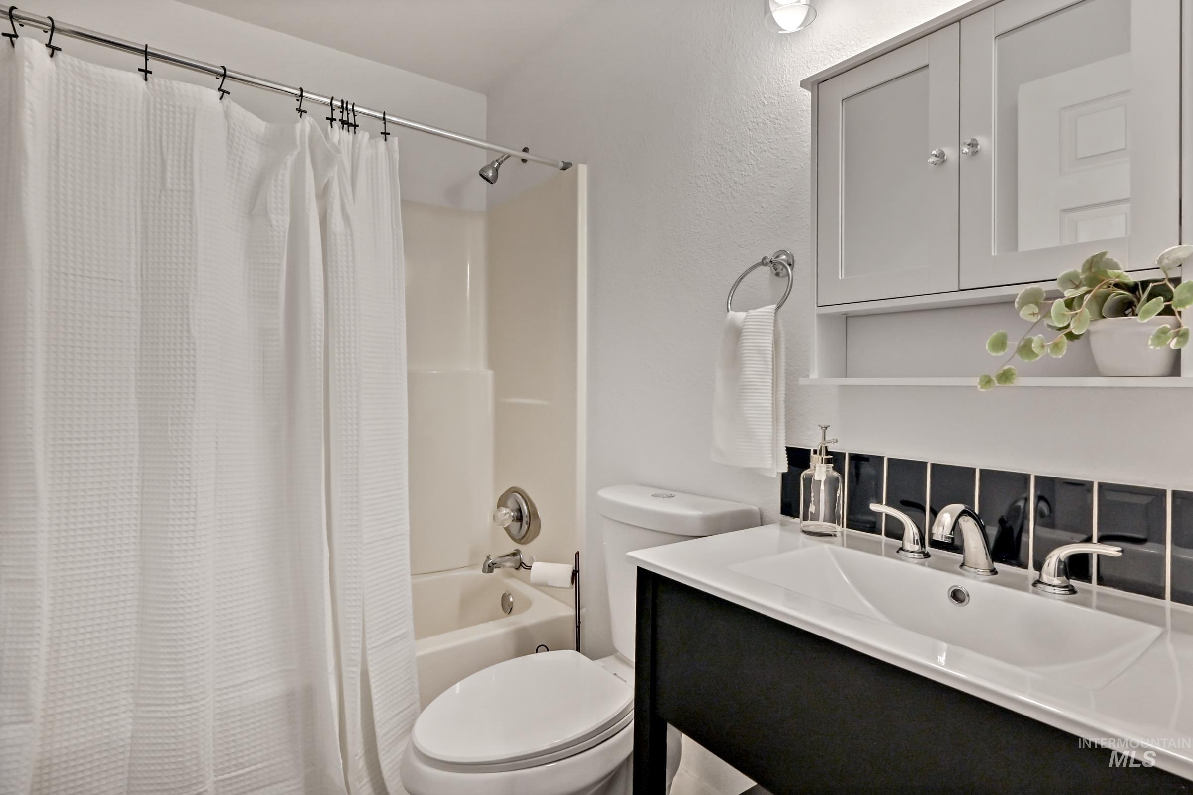 3554 W Hansen Ave, Boise, Idaho 83703, 3 Bedrooms, 2 Bathrooms, Residential For Sale, Price $499,888,MLS 98983587