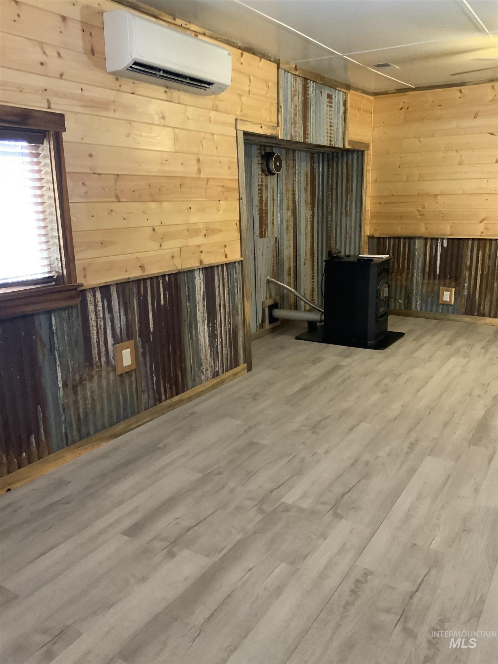 117 E Hill Road, Idaho City, Idaho 83631, 2 Bedrooms, 1 Bathroom, Residential For Sale, Price $440,000,MLS 98983588