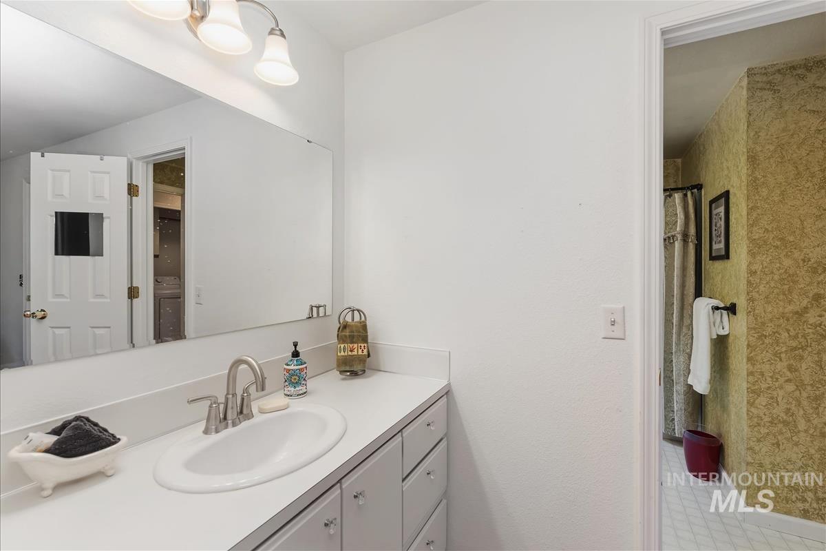 3087 S Norfolk Lane, Boise, Idaho 83706, 3 Bedrooms, 1.5 Bathrooms, Residential For Sale, Price $390,000,MLS 98983589