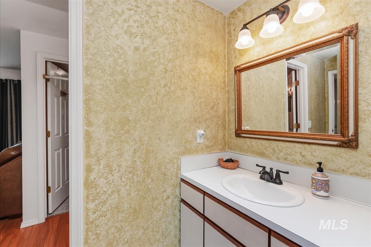 3087 S Norfolk Lane, Boise, Idaho 83706, 3 Bedrooms, 1.5 Bathrooms, Residential For Sale, Price $390,000,MLS 98983589