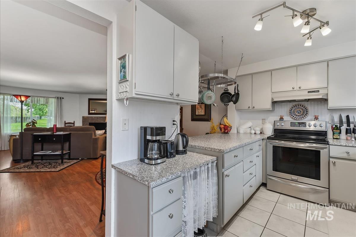3087 S Norfolk Lane, Boise, Idaho 83706, 3 Bedrooms, 1.5 Bathrooms, Residential For Sale, Price $390,000,MLS 98983589